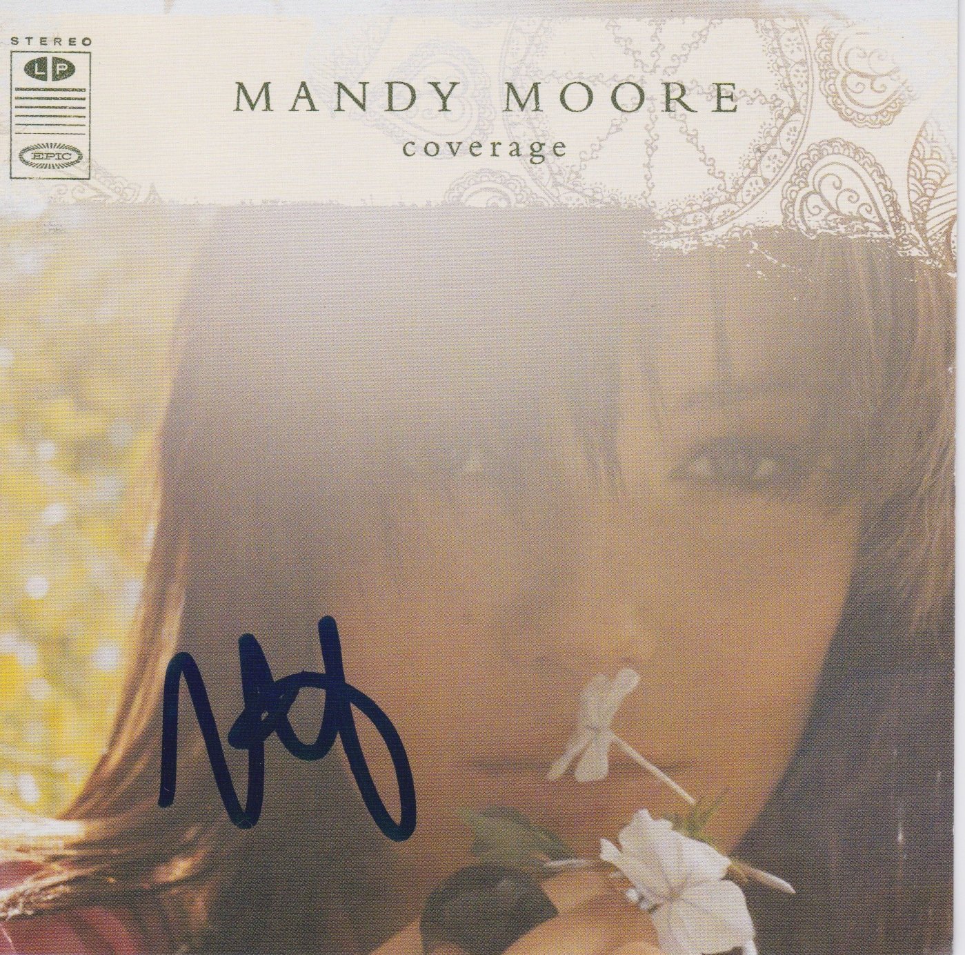 マンディ・ムーア　直筆サイン入りCDジャケット　Mondy Moore Mandy Moore signed Coverage cd at Amazon's Entertainment