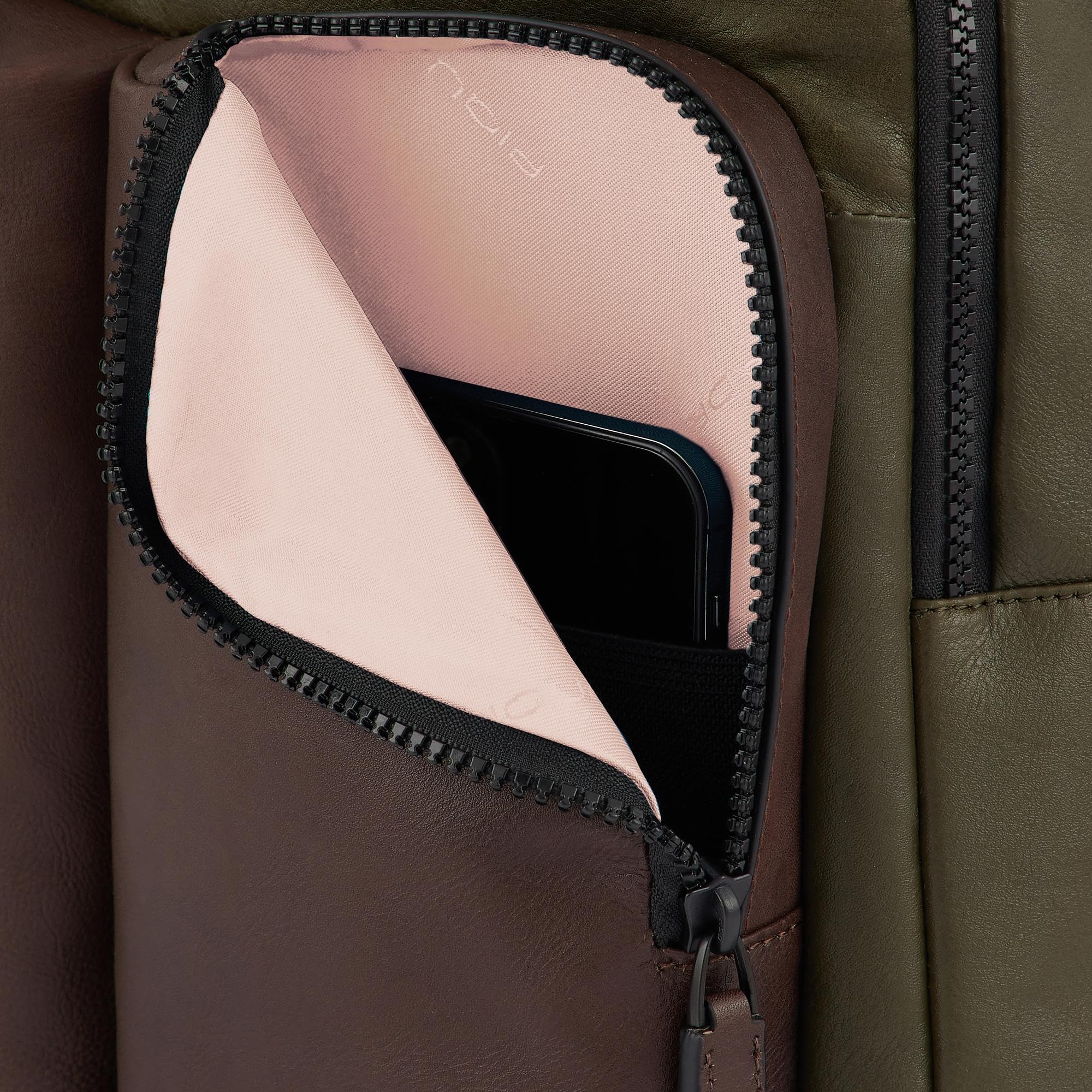 PIQUADRO - Zaino PC 15,6" e Tablet 12,9" Pelle - Uomo - Nero | Spallacci imbottiti, Doppio alloggio device, Vani organizzati, Ufficio, Business