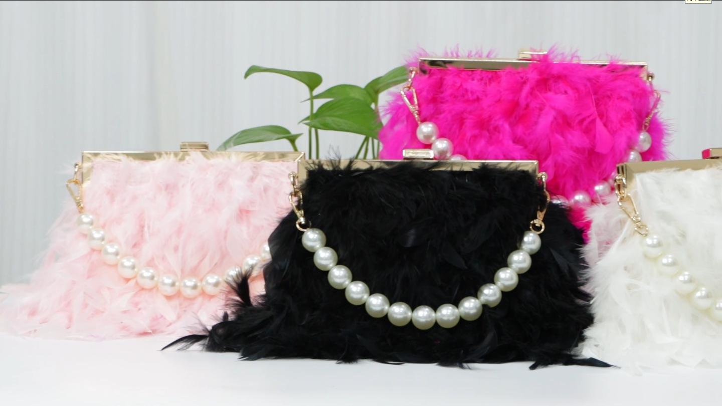 バッグ UND FEATHER LIKE CLUTCH BAG Special_Occasion_Bag_Feather_P