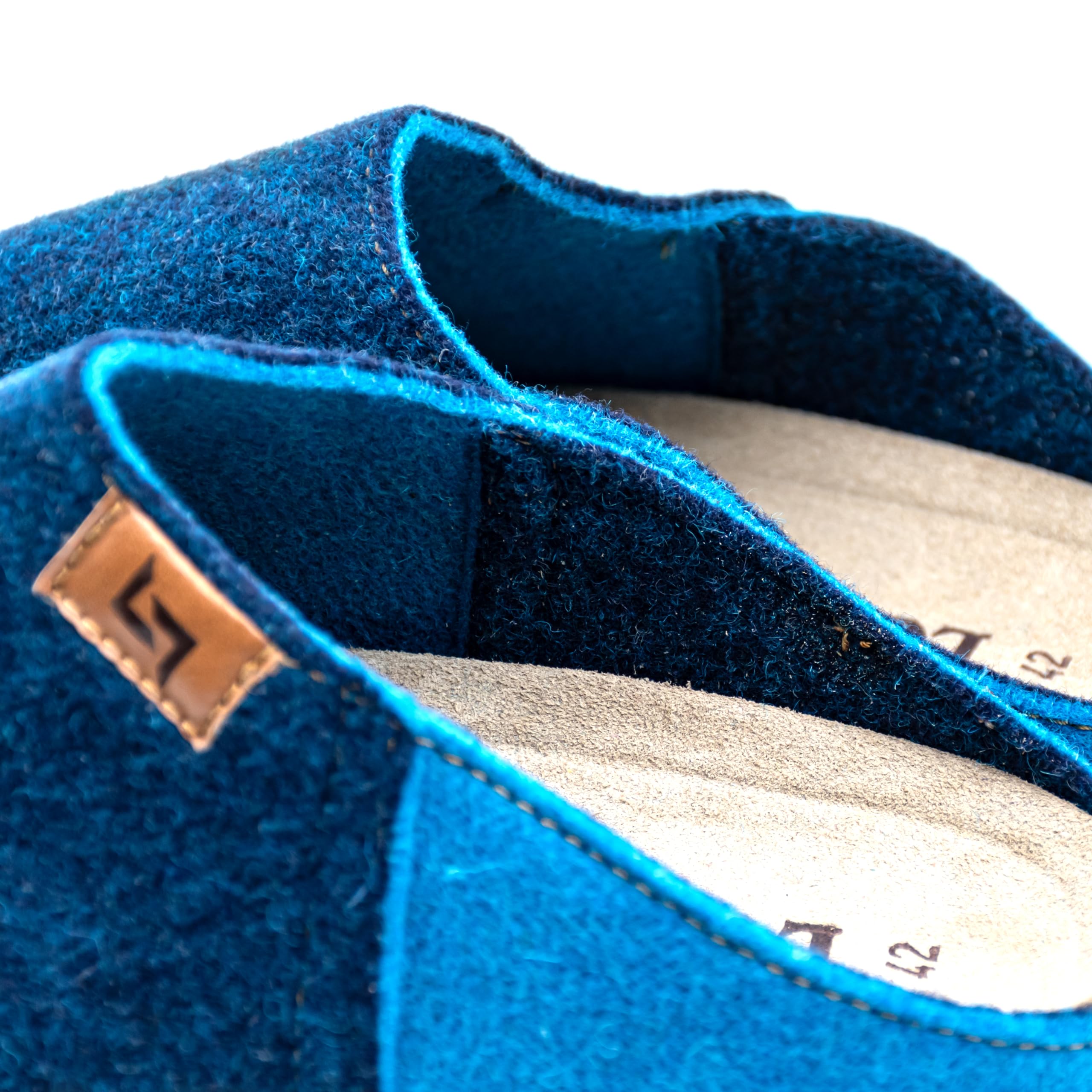 LEVITAS - HOT 01 - Pantofole in Lana Agugliata | Suola in Microporosa, Antiscivolo, Senza Tacco | Made in Italy