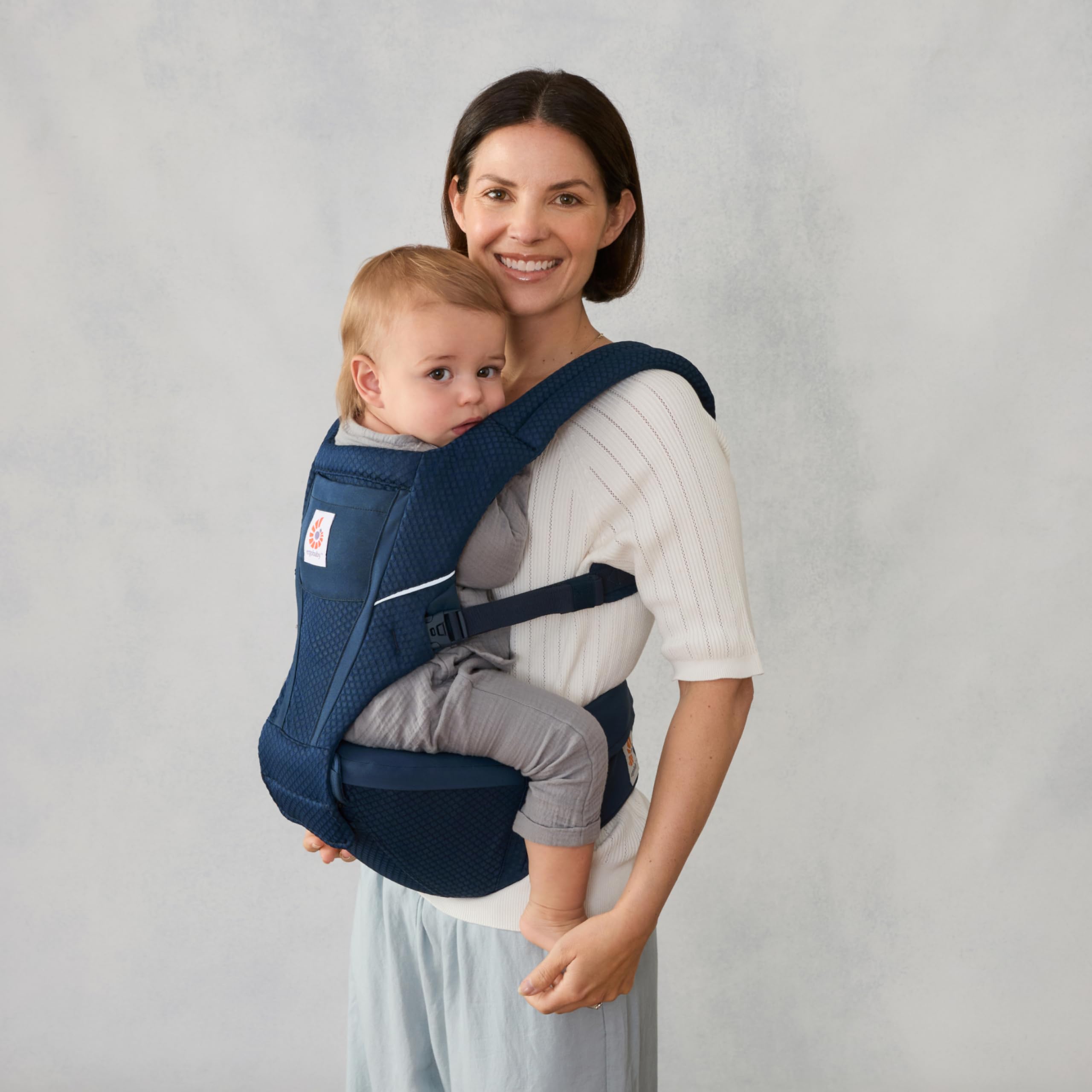 Ergobaby Alta Hip Seat Babytrage mit Babyhüftsitz für Babys und Kleinkinder ab 4 Monaten (5,5 kg - 20,4 kg), Hüftsitz Trage Hüfttrage mit SoftFlex Mesh