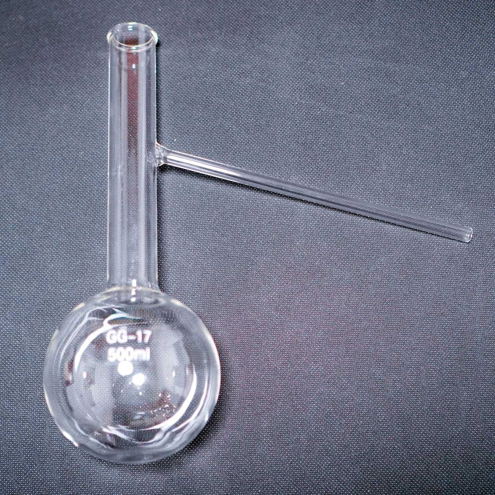 1 Stück 500-ml-Laborglas-Destillierkolben mit Seitenarm for ätherische Öle und chemische Anwendungen(500ml)