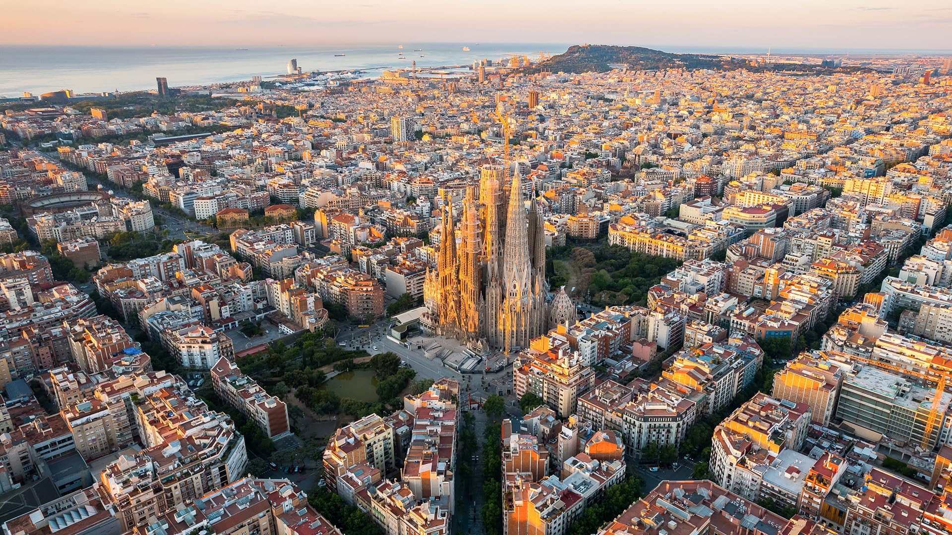 JOCHEN SCHWEIZER Geschenkgutschein: Städtetrip Barcelona mit Sagrada Familia für 2 (2 Nächte)
