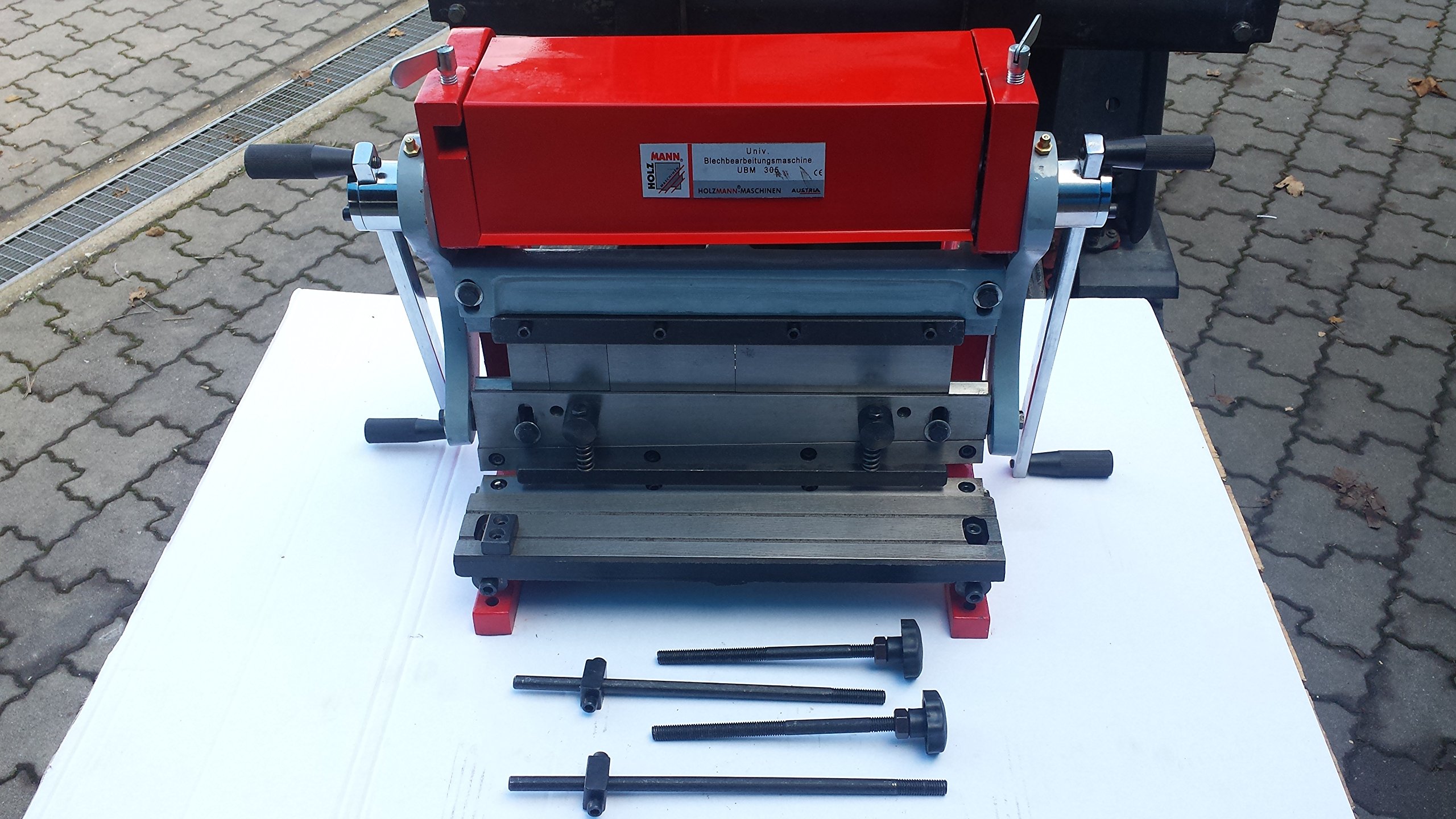 Holzmann Máquina de trabajo universal de chapa UBM 305.