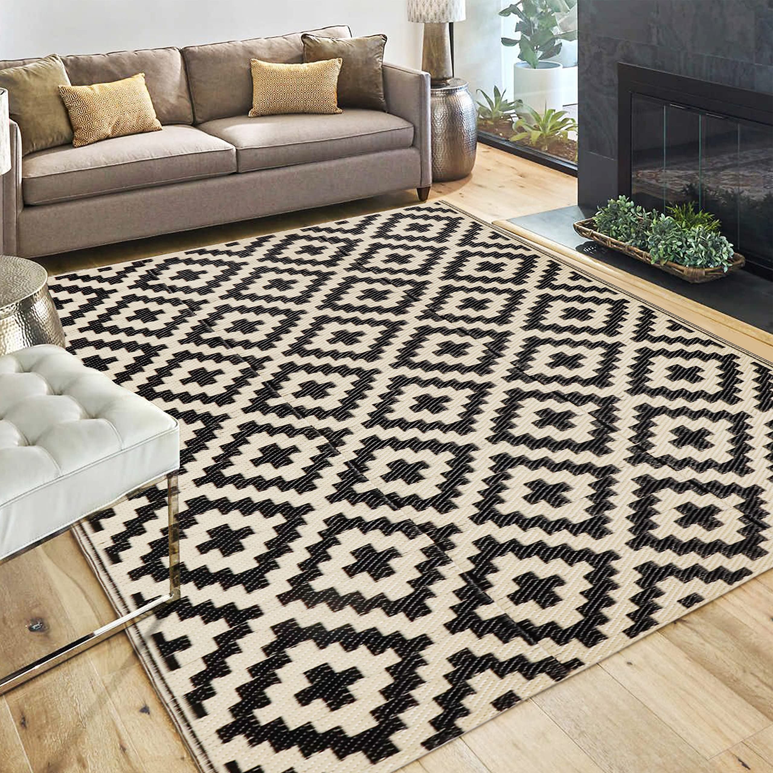 SAND MINE Reversible Mats, Plastic Straw Rug, Modern Area Rug, Large Floor Mat and Rug for Outdoors, RV, Patio, Backyard, Deck, Picnic, Beach, Trailer, Camping (4' x 6', Black & Beige Lattice)