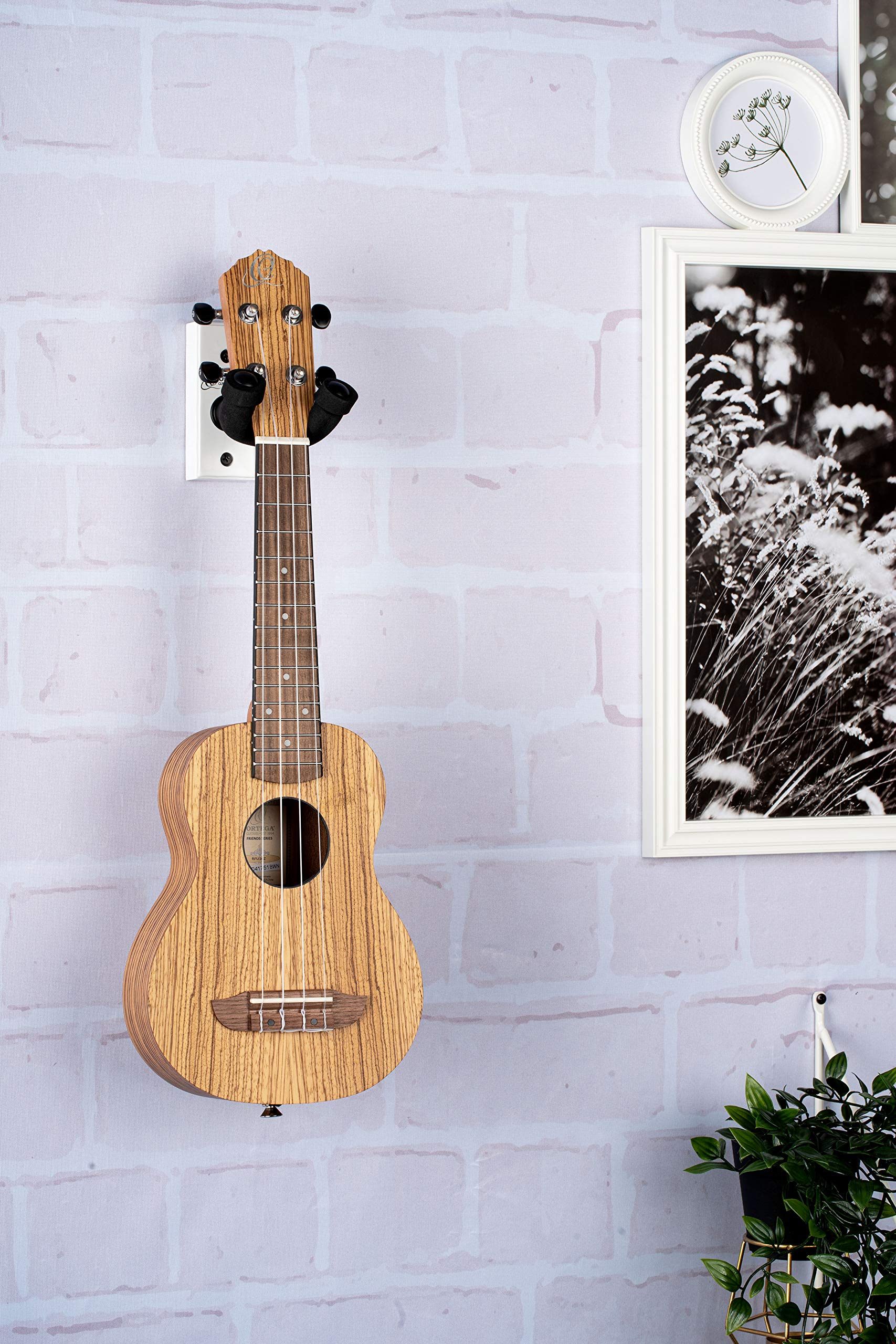 Ortega OUH-1WH uchwyt ścienny ukulele biały