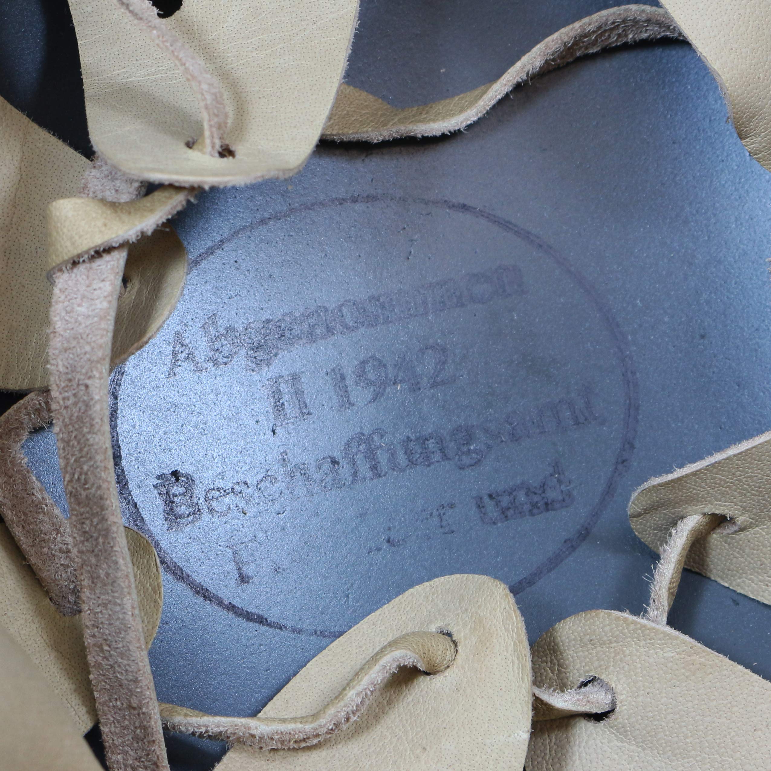 Epic Militaria Reproduction WW2 Army M42 Casque en acier avec doublure en cuir et mentonnière
