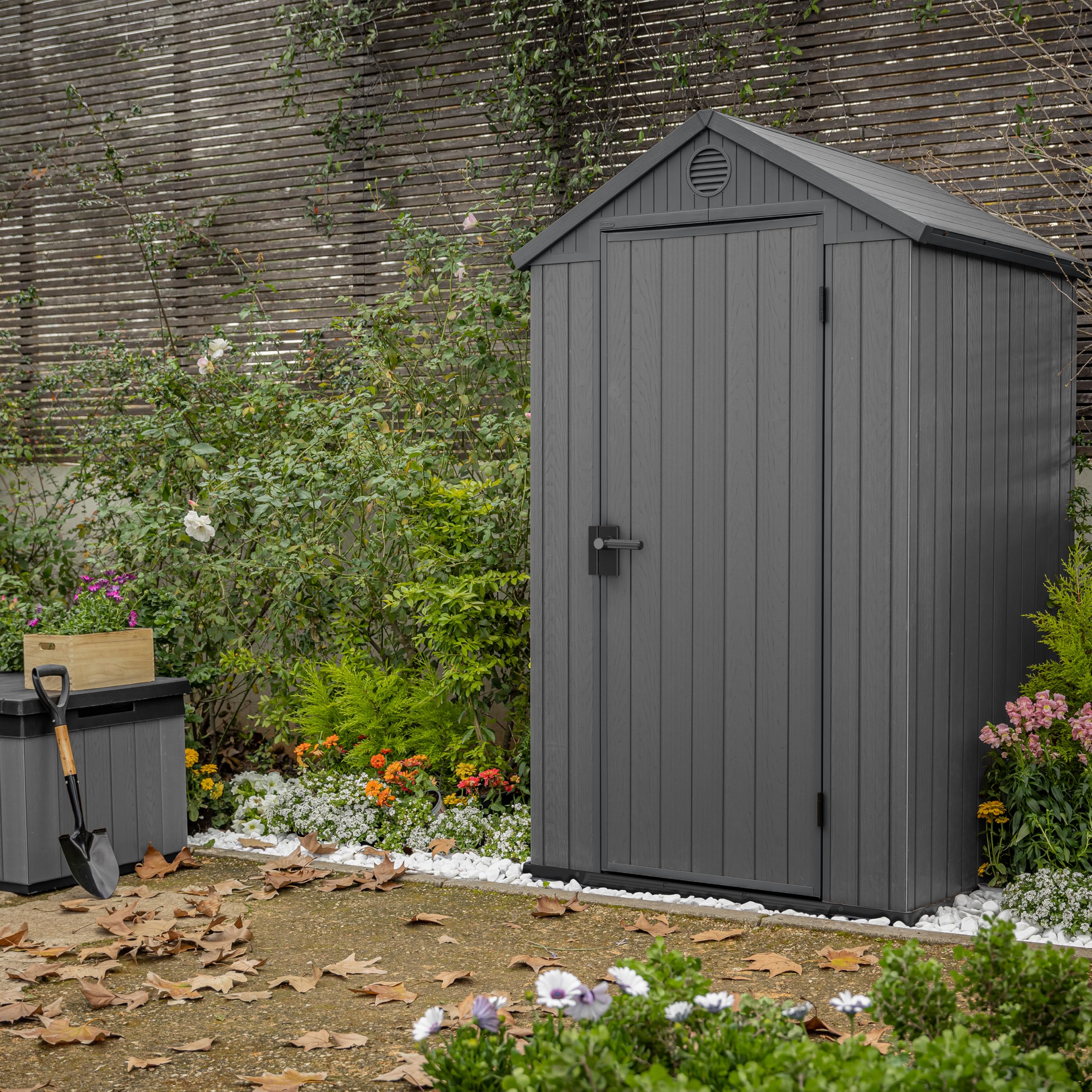 KETER Gartenhaus Darwin 4x4, 2,8 m², aus langlebigem Evotech Kunststoff mit Einzeltür und Belüftung, Gerätehaus, 25 x 184 x 205 cm, grau