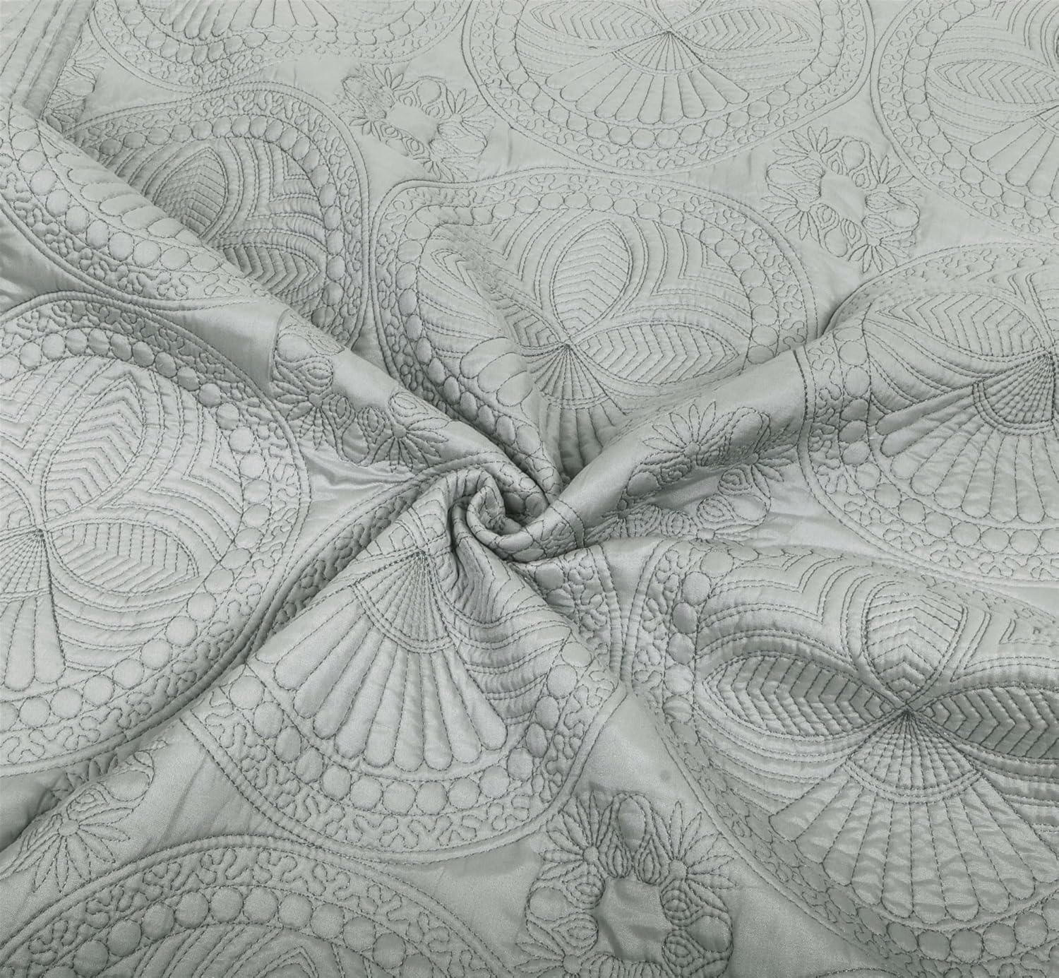 MONOBLANKS Baby Quilt Personlized Monogram Lightweight Embossed Scalloped Throw Blanket Four Seasons (Gray)