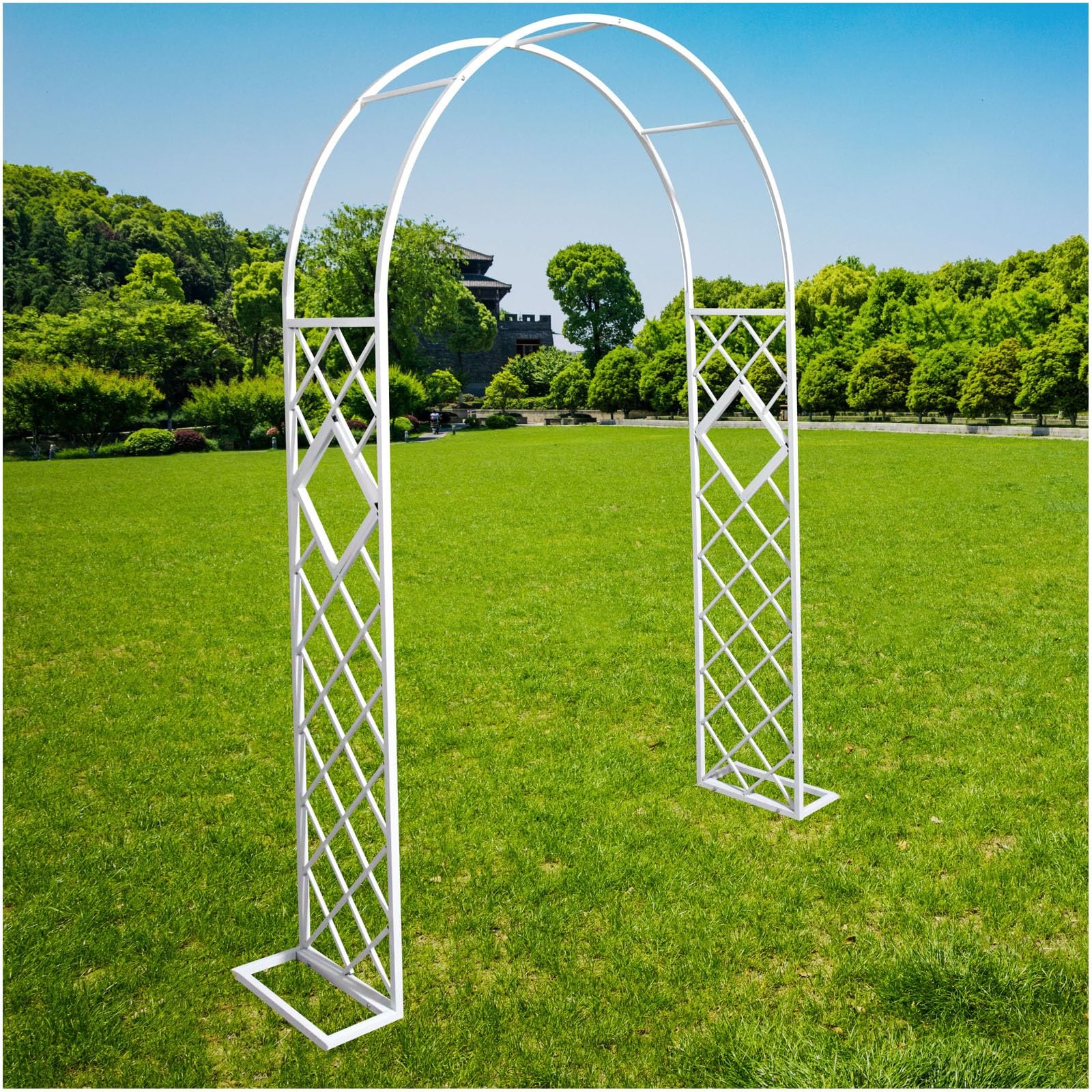 Arche de jardin en métal pour une décoration de mariage romantique