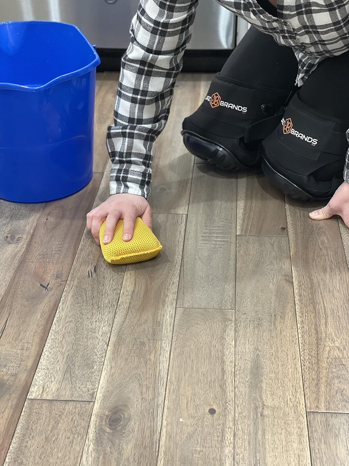 JAZ Brands Heavy Duty Multi-Prpose Kneepads for Construction, Flooring, Roofing, Plumbing, Gardening, Sports and Tactical Wear featuring Adjustable Velcro Straps with Easy-Fix Clips, Durable Hardshell Cover, Gel Cushion Insert, and 1 Size Fits All Ergonomic Design for Ultimate Comfort and Protection (2)