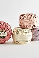 Vista 3 de Bolas de algodón Pearl de DMC, tamaño 8, 95 yardas, Algodón, Rojo (Christmas Red), talla 8