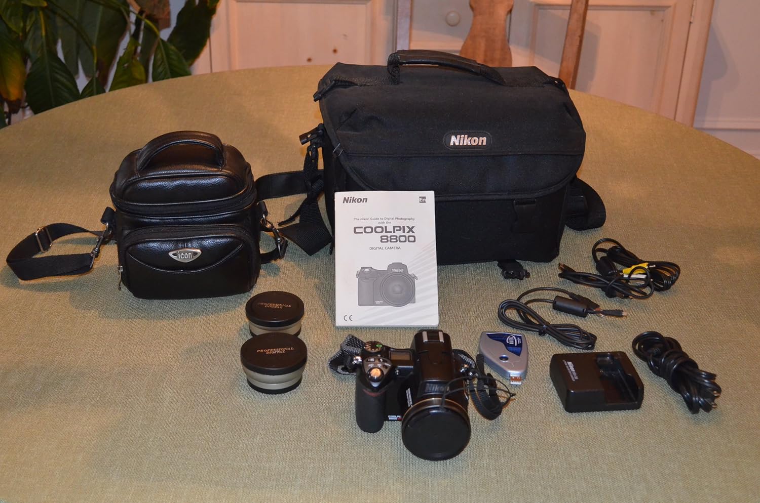 Nikon Coolpix 8800 Digital Camera with included accessories