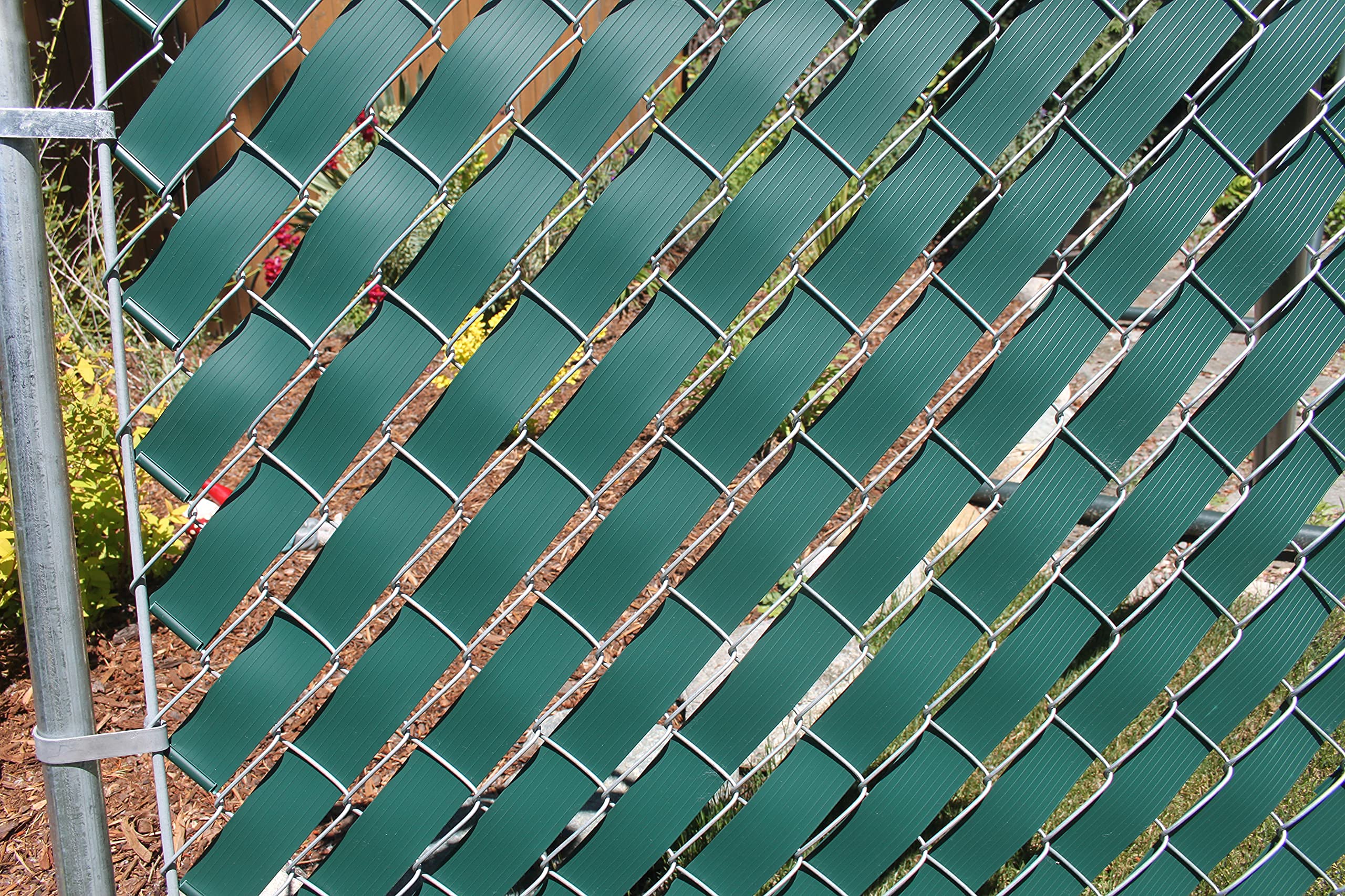 Amazon.com : Foghorn Construction - Green Privacy Tape for Chain Link Fence  - 250 Feet Long - UV Stable and Includes snap Fasteners - Green Privacy  Tape PVC : Patio, Lawn & Garden