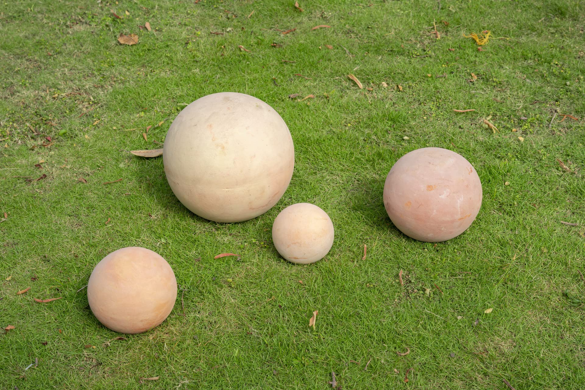 Juego de 4 Bolas Decorativas de jardín de Terracota (10 cm, 15 cm, 20 cm y 30 cm), Resistente a Las heladas y a la Intemperie, Ideal como decoración de jardín