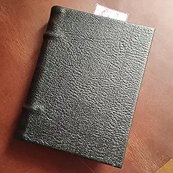 Grimório A6 Artesanal em Couro Preto, 320 Páginas, Capa Dura, Diário para Anotações