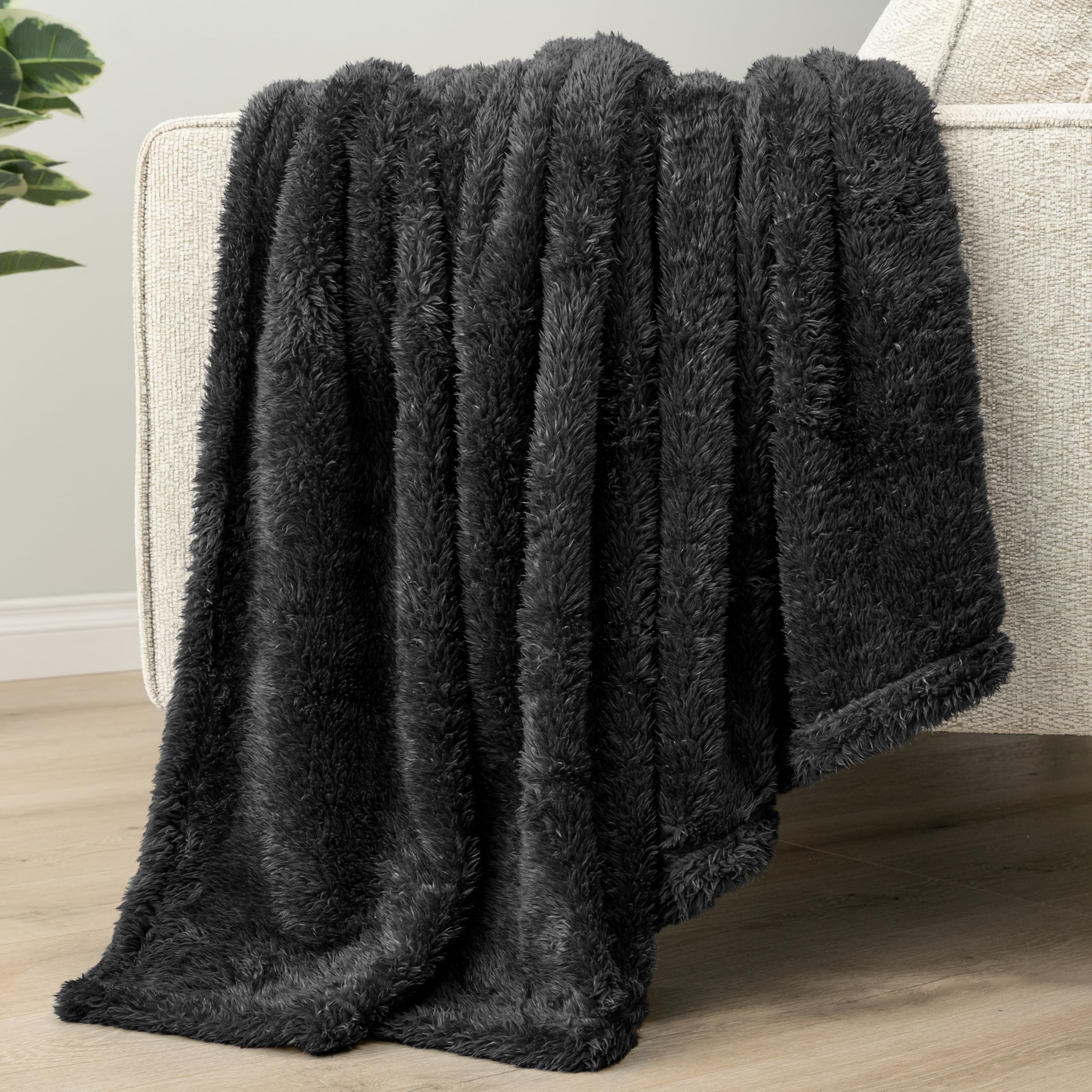 PAVILIA Sherpa Throw Blanket for Couch Sofa Bed, Black Fluffy
