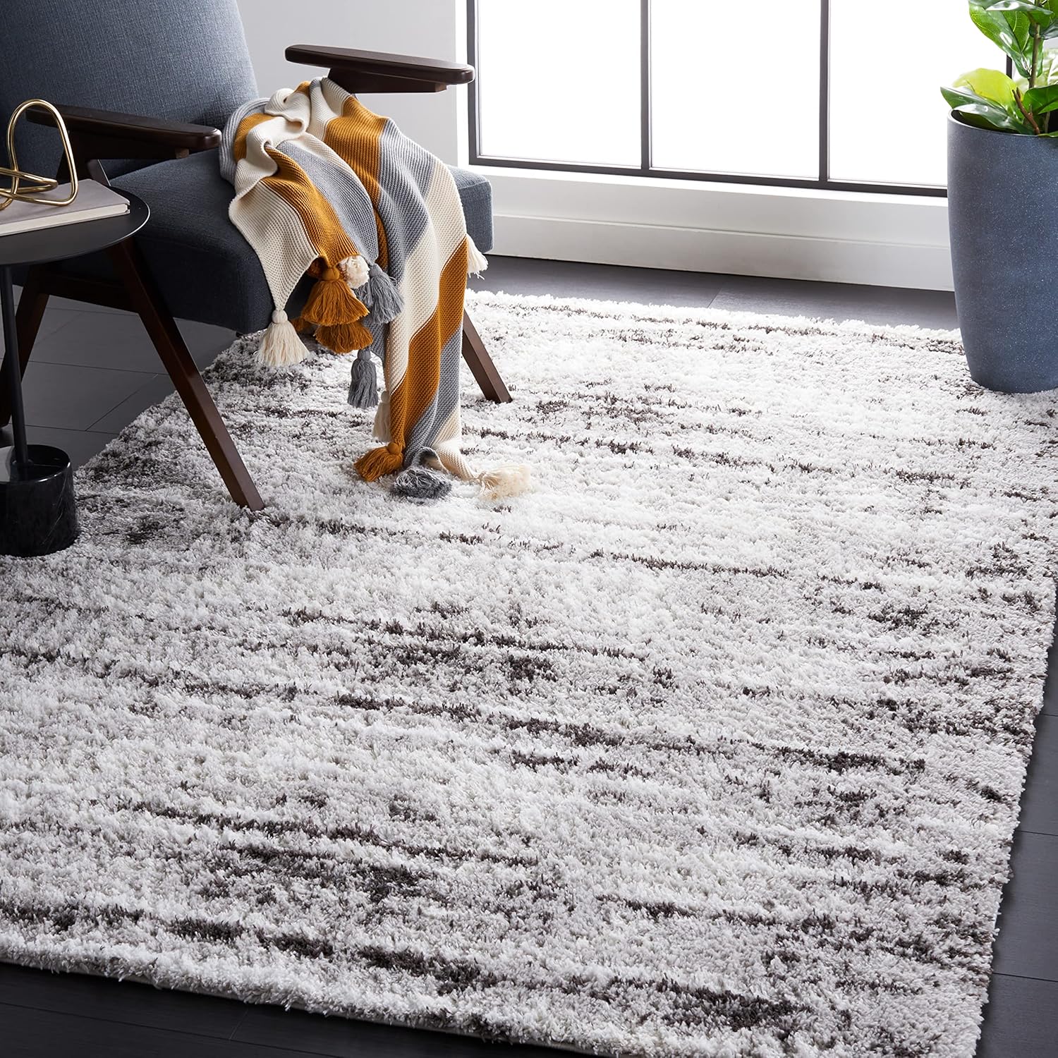 SAFAVIEH Berber Shag Collection Area Rug - 7' Square, Grey & Dark Grey, Modern Abstract Design, Non-Shedding & Easy Care, 1.25-inch Thick Ideal for High Traffic Areas in Living Room, Bedroom (BER539F)