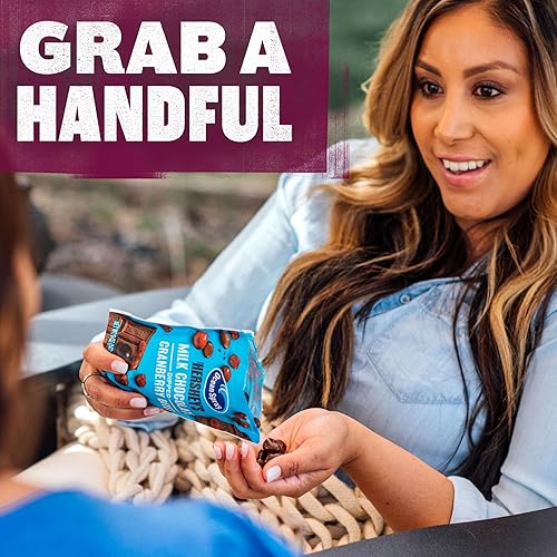 Vista 22 de Ocean Spray Yogur griego cubierto Craisins, sabor a yogur griego, arándanos cubiertos, frutas secas, bolsa de 5 onzas