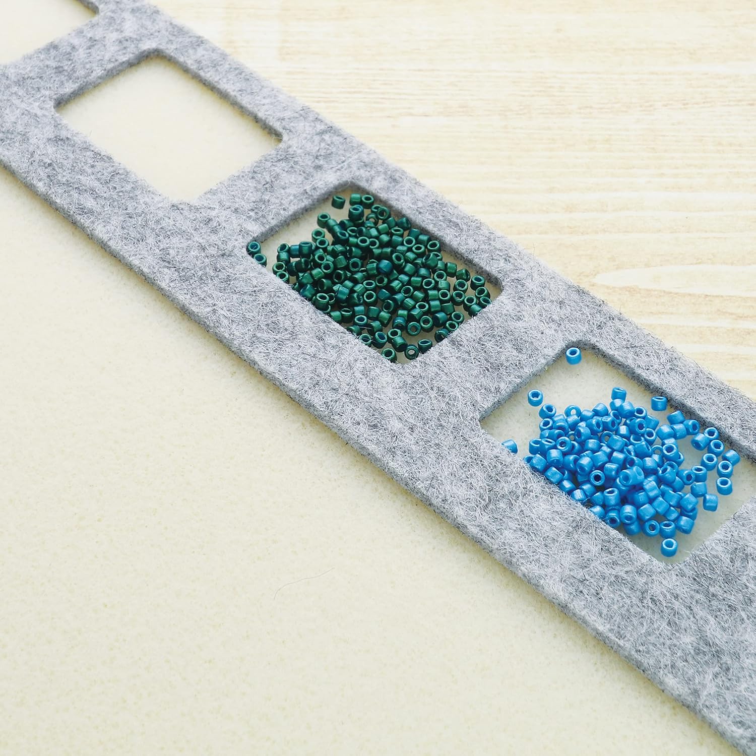 The Beadsmith Seed Bead Treasure Mat – 8” x 11” (20.3 x 27.9cm) – Soft Surface, 6 Compartments, Raised Border – Perfect for Working on Seed Bead Projects, Beading, Jewelry Making and DIY Hobbies