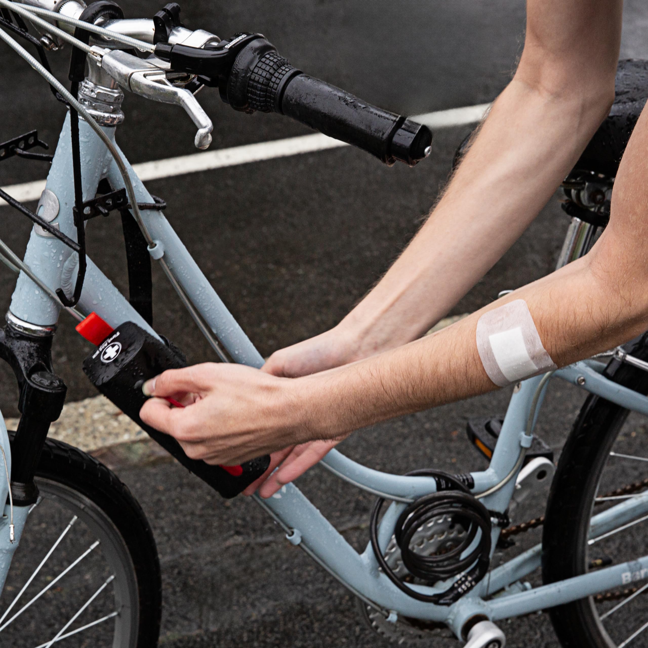 Kit de primeros auxilios para ciclista, compacto y resistente al agua, accesorio esencial para traumas y emergencias