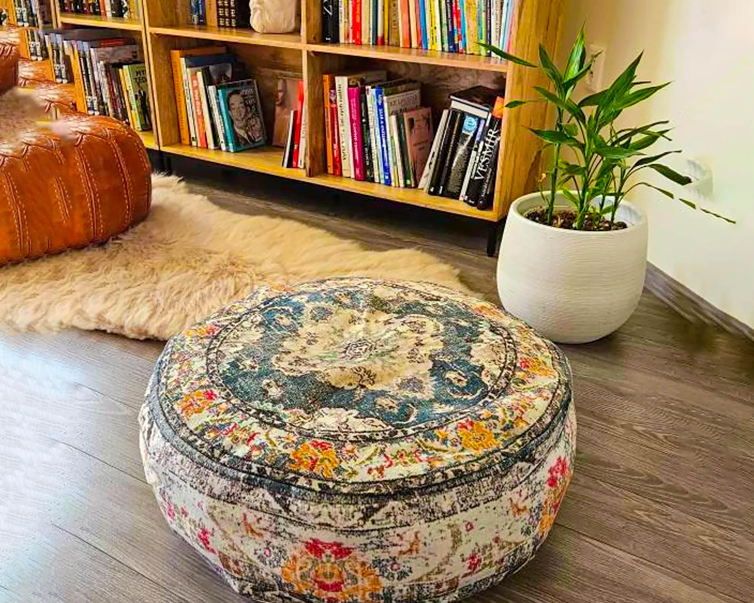 Mandala Life ART Cojín de Piso Bohemian Rug - Solo FundaRedonda 60x20 cm - Puf de decoración de habitación Artesanal de Lujo para meditación, Yoga y Boho Chic Funda de Almohada de Piso para Asientos