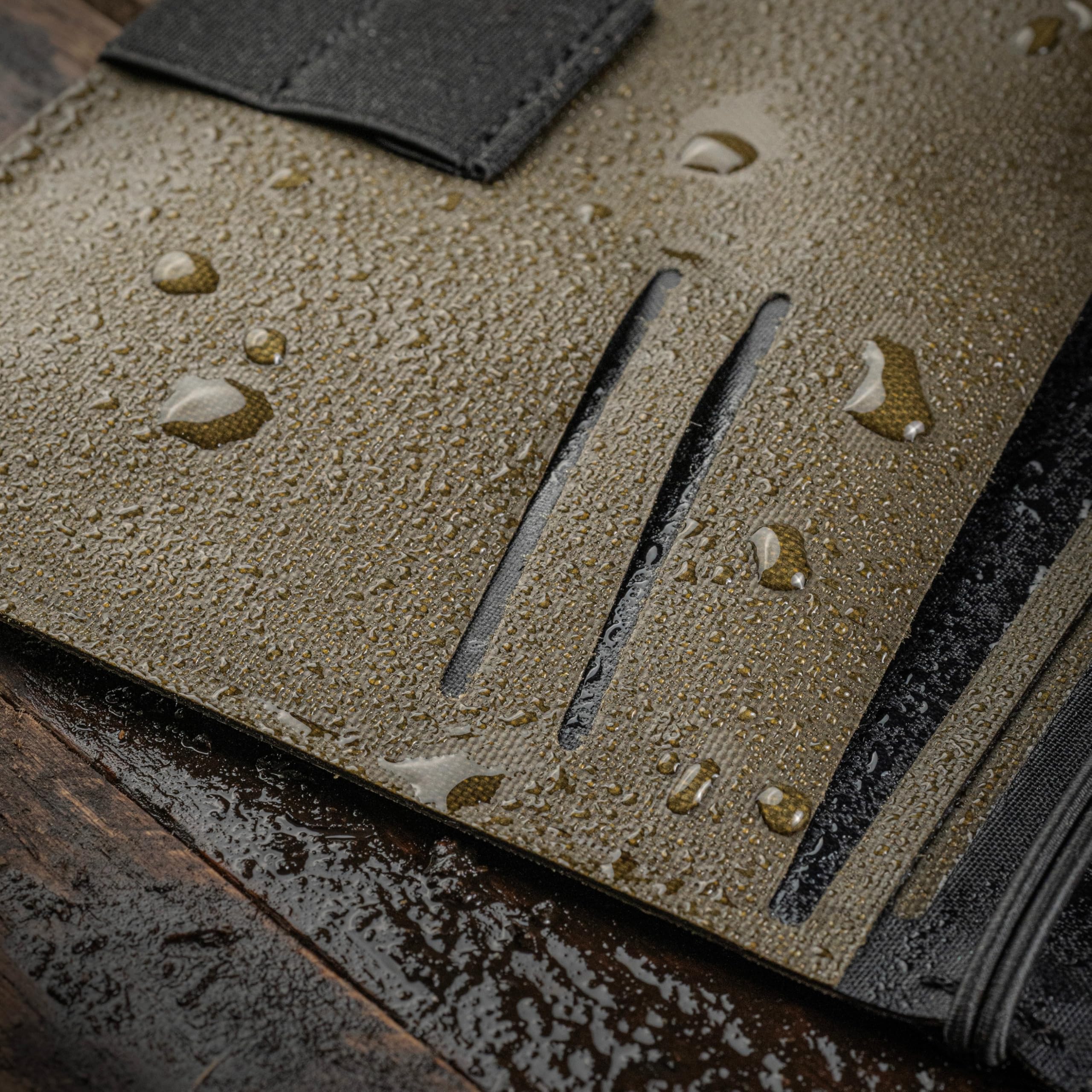 Rite in the Rain Kit a spirale laterale resistente alle intemperie: copertura in tessuto TPU, taccuino nero da 11,7 x 17,8 cm e matita meccanica resistente (n. M973-KIT)