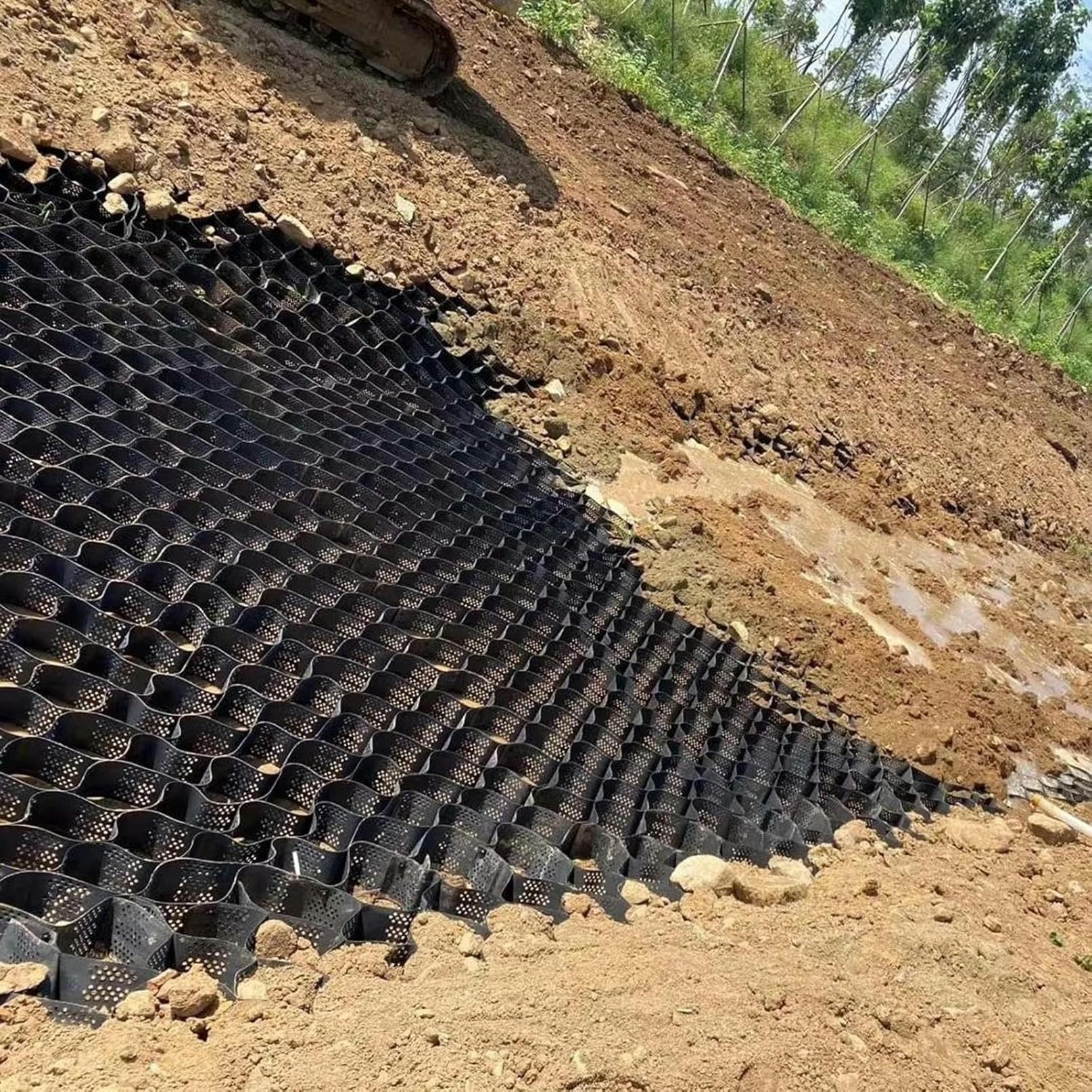 Stabilisateur de sol pour stopper le ravinement des allées en gravier
