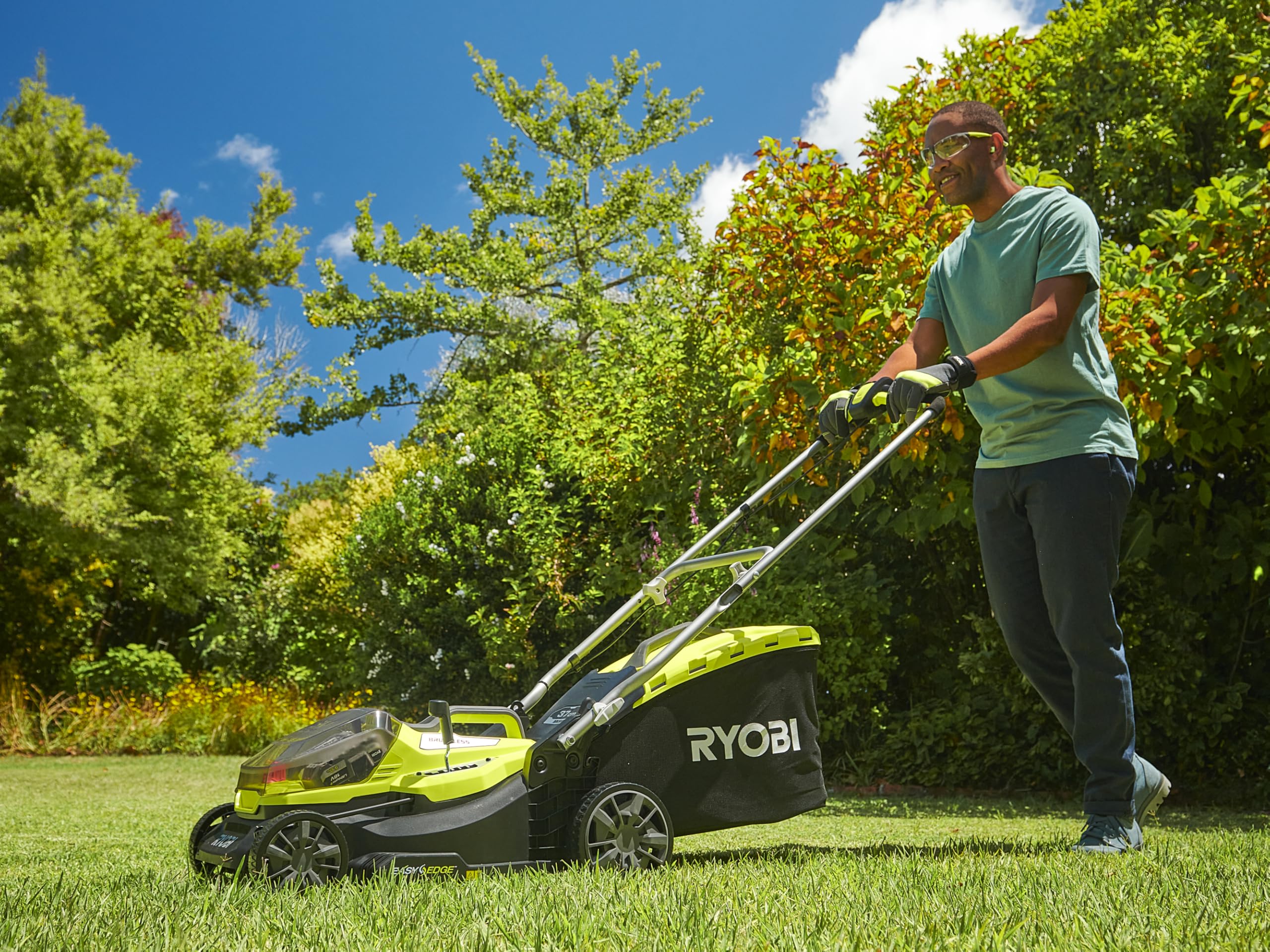 Ryobi RY18LM37A‑140 Tagliaerba Brushless a Batteria 18 V ONE+, Larghezza 37 cm, 6 Livelli Altezza, EasyEdge™, Sacco 45 L, Batteria 4 Ah e Caricabatterie Inclusi
