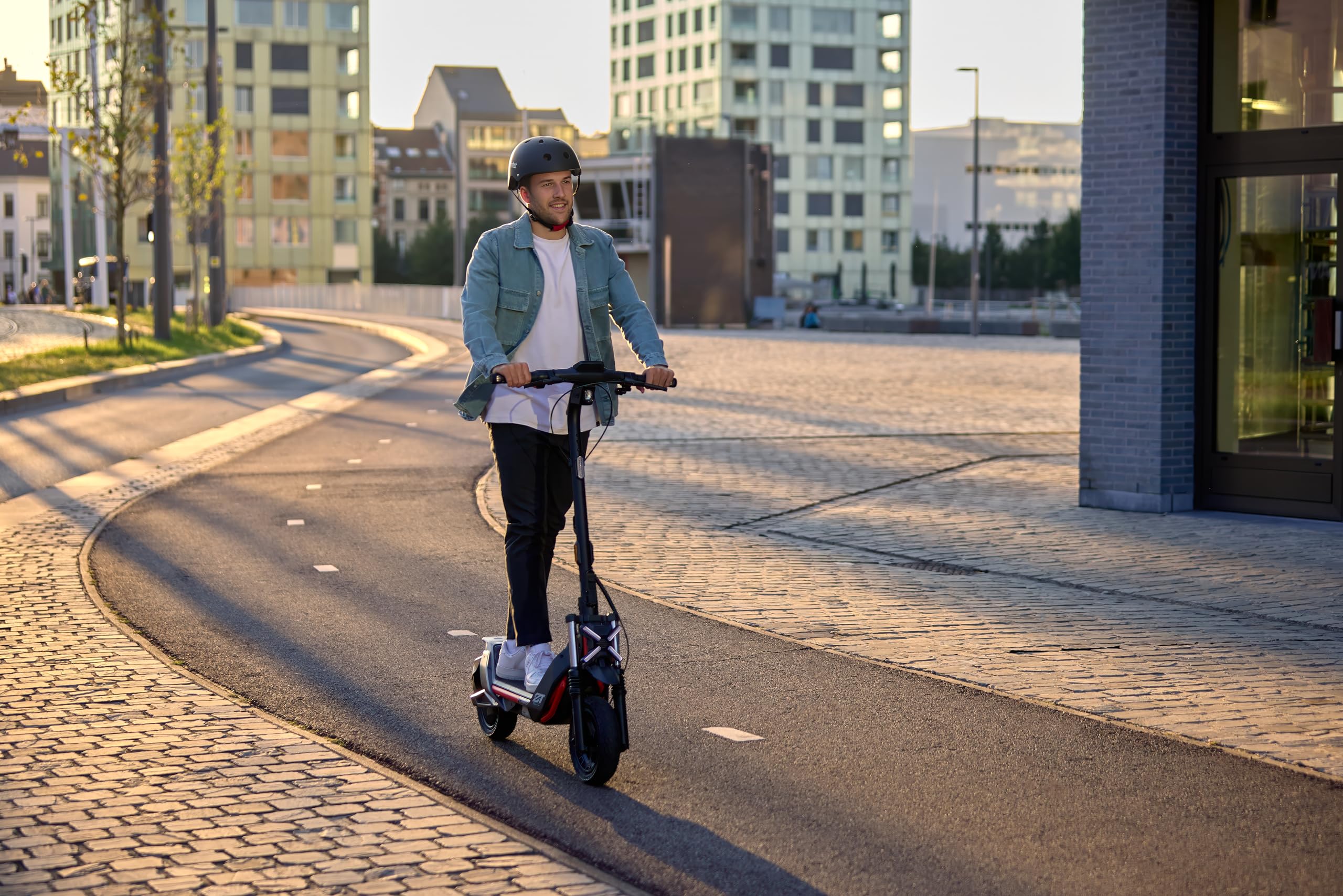 Segway ZT3 Pro D, E-Scooter mit Deutscher Straßenzulassung, 70 km Eco Modus Reichweite, 56km im Sport Modus, Vollfederung, 120 kg Tragkraft, 25% Steigung, Offroad-Reifen, Apple Find My, wasserfest
