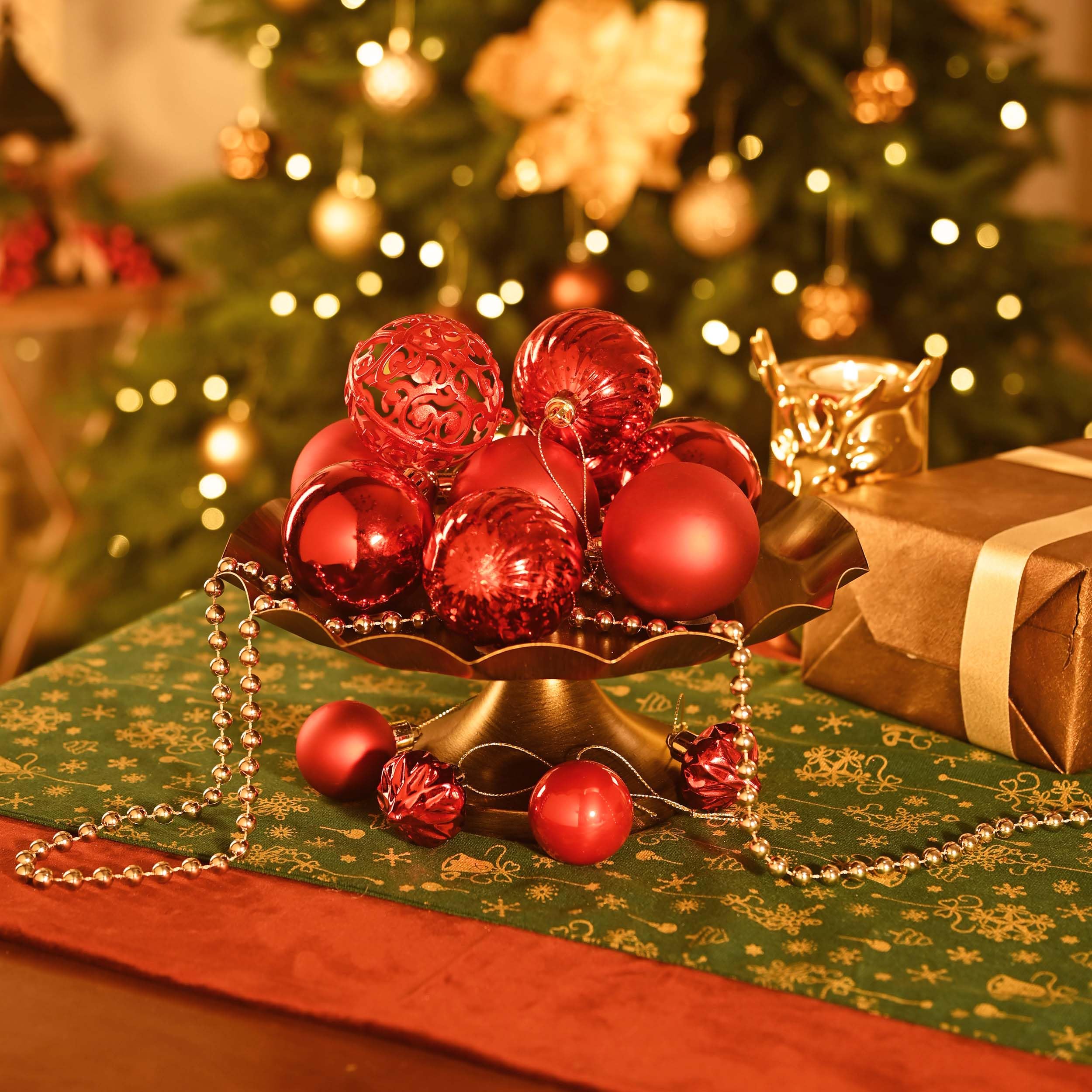 Valery Madelyn Lot de 100 boules de Noël avec paquet cadeau - Décoration de sapin de Noël avec crochet de suspension - Thème rouge