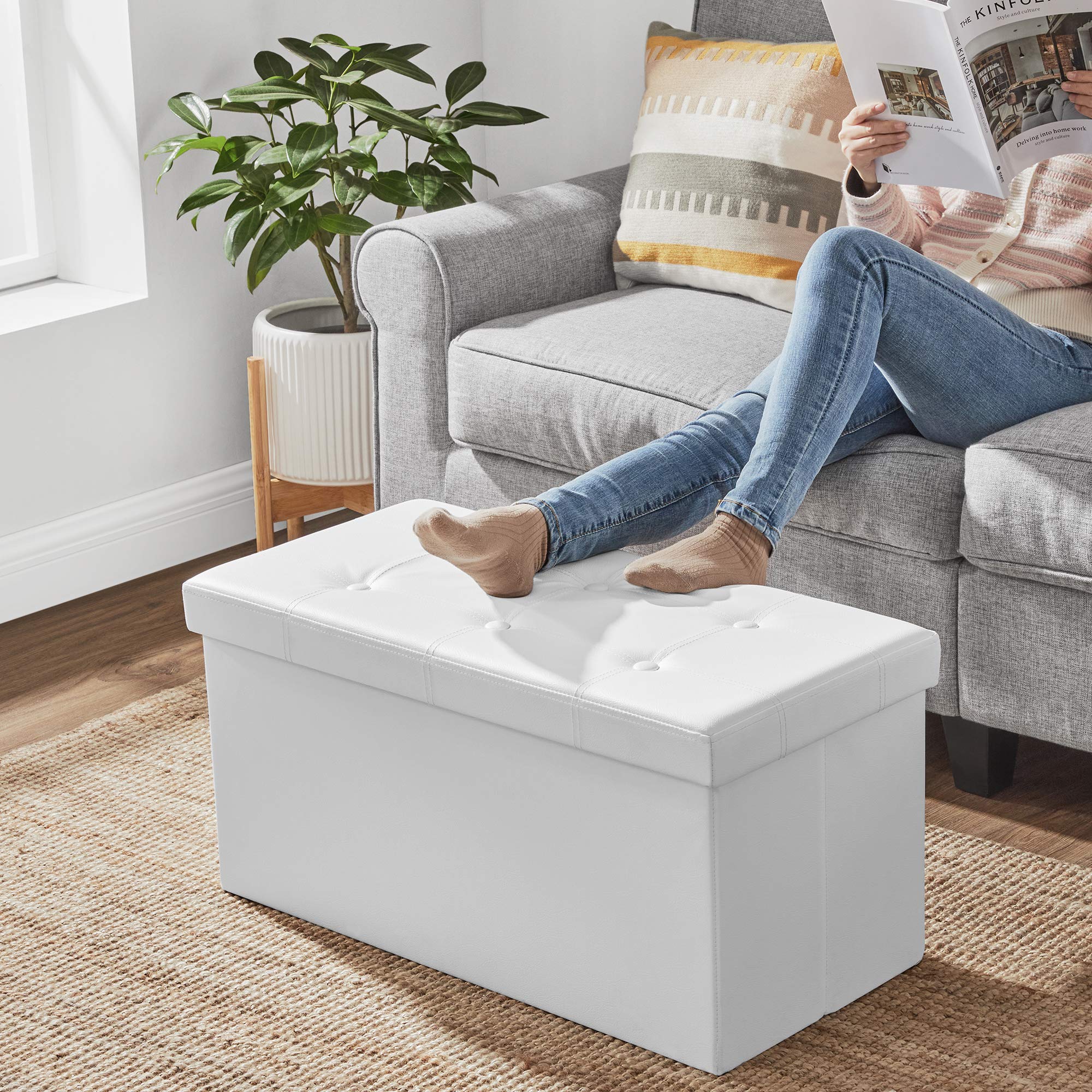 SONGMICS Cassapanca Contenitore 80L, Pouf Contenitore, Panca Poggiapiedi Pieghevole, Capacità di Carico di 300 kg, Rivestimento in Similpelle, Seduta Imbottita, Bianco LSF106