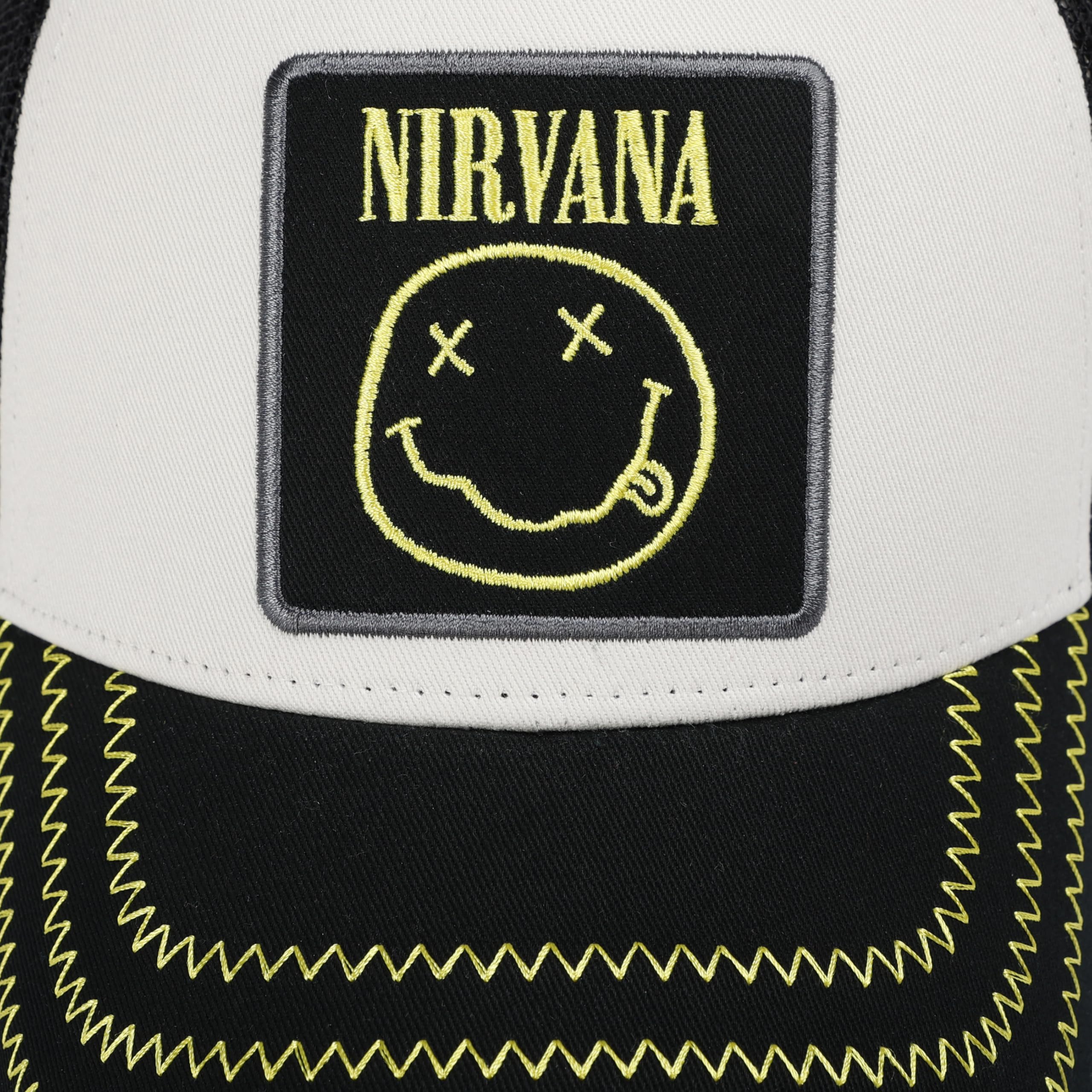 Amplified Gorra de béisbol Trucker con cierre ajustable y transpirable