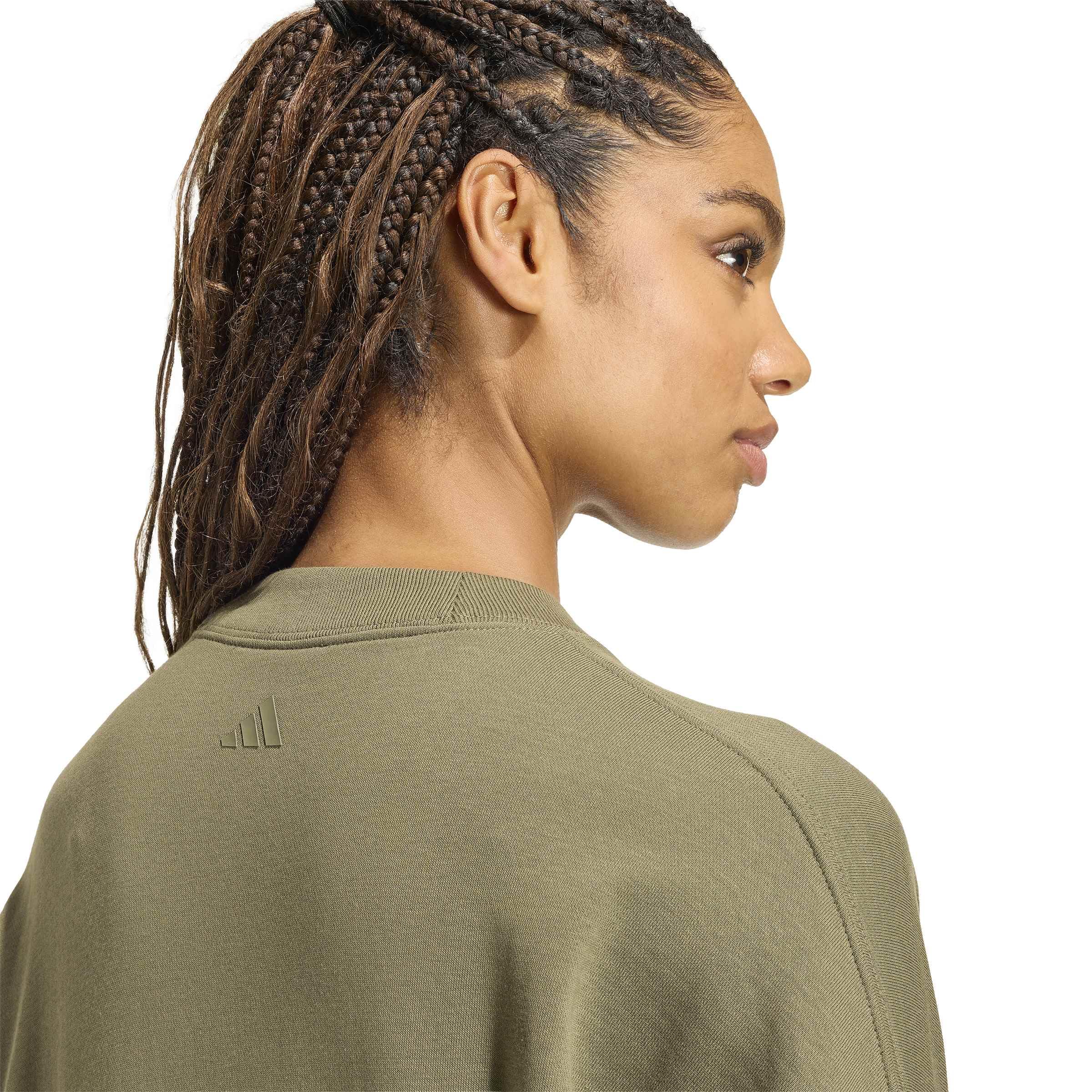 adidas Kobiety Seasonal Essentials Colorpop With Embroidered Graphic Sweatshirt, olive strata/lgh solid grey, XXL