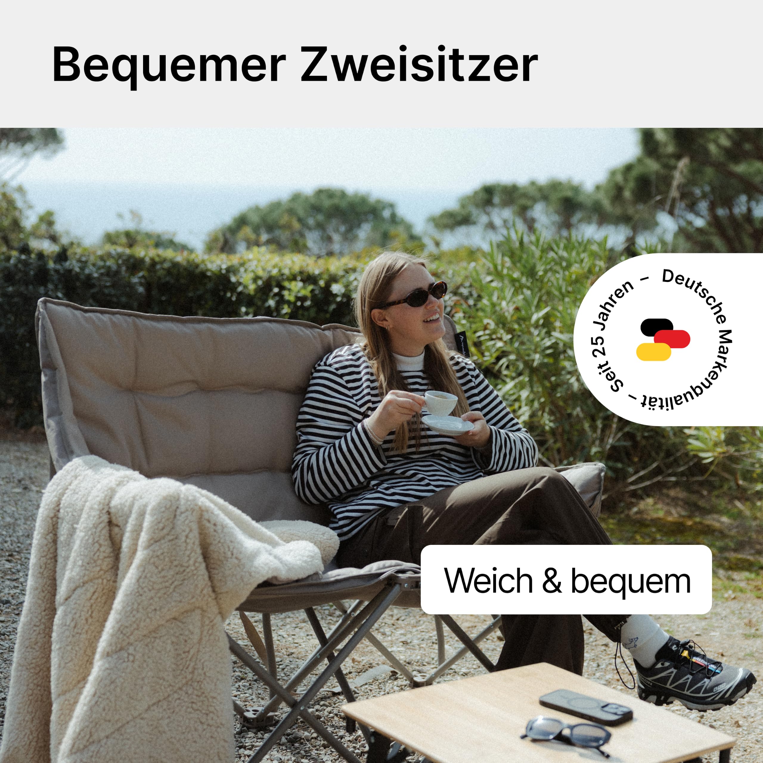 qeedo Johnny Cozy Faltbarer Campingbank gepolstert mit Cozy Bezug – Sofa-Feeling für 2 Personen – Rucksack-Packtasche – bis 300 kg belastbar