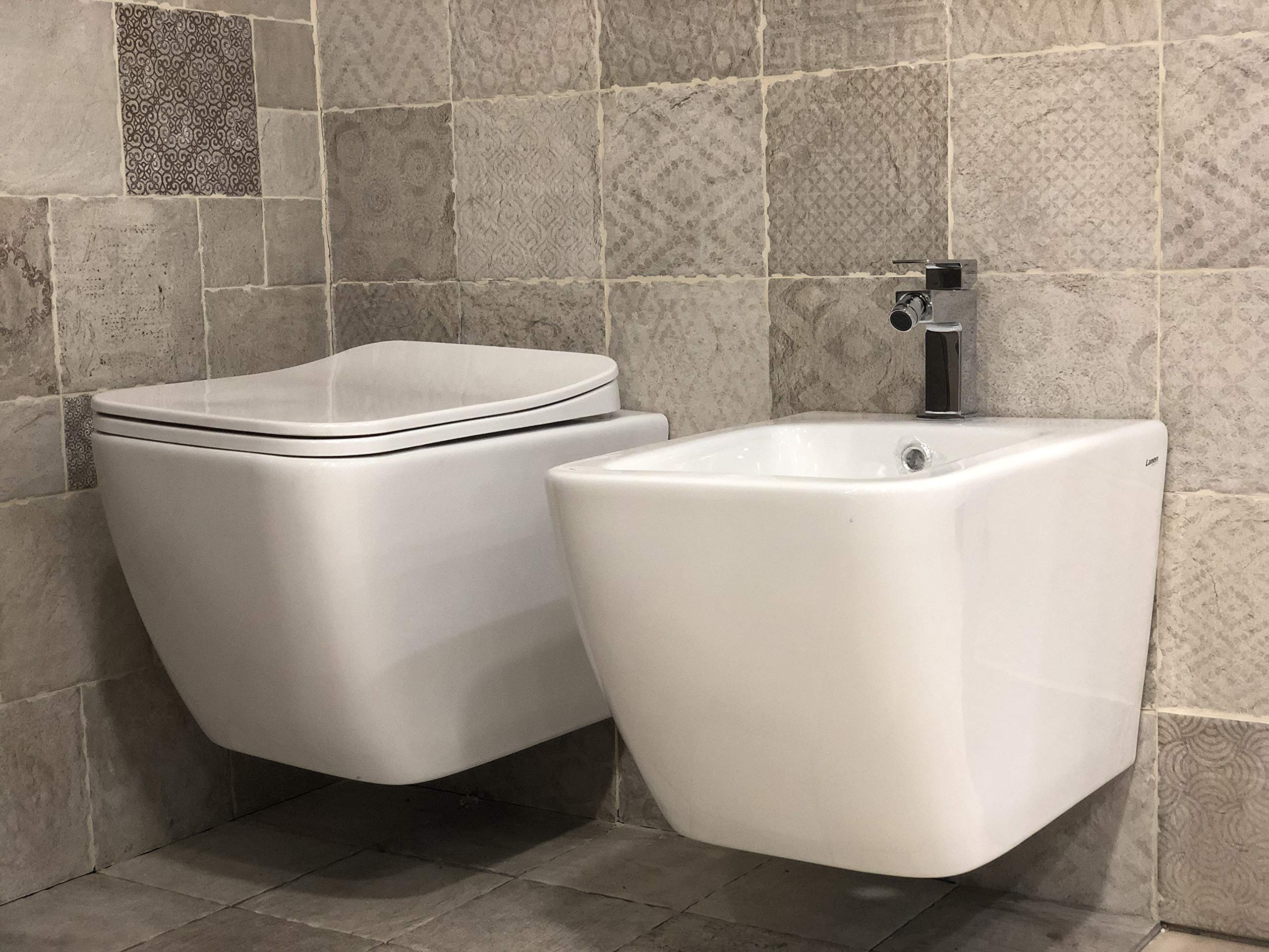 Coppia Sanitari Sospesi Rimless senza brida linea squadrata dimensioni ridotte coprivaso soft-close