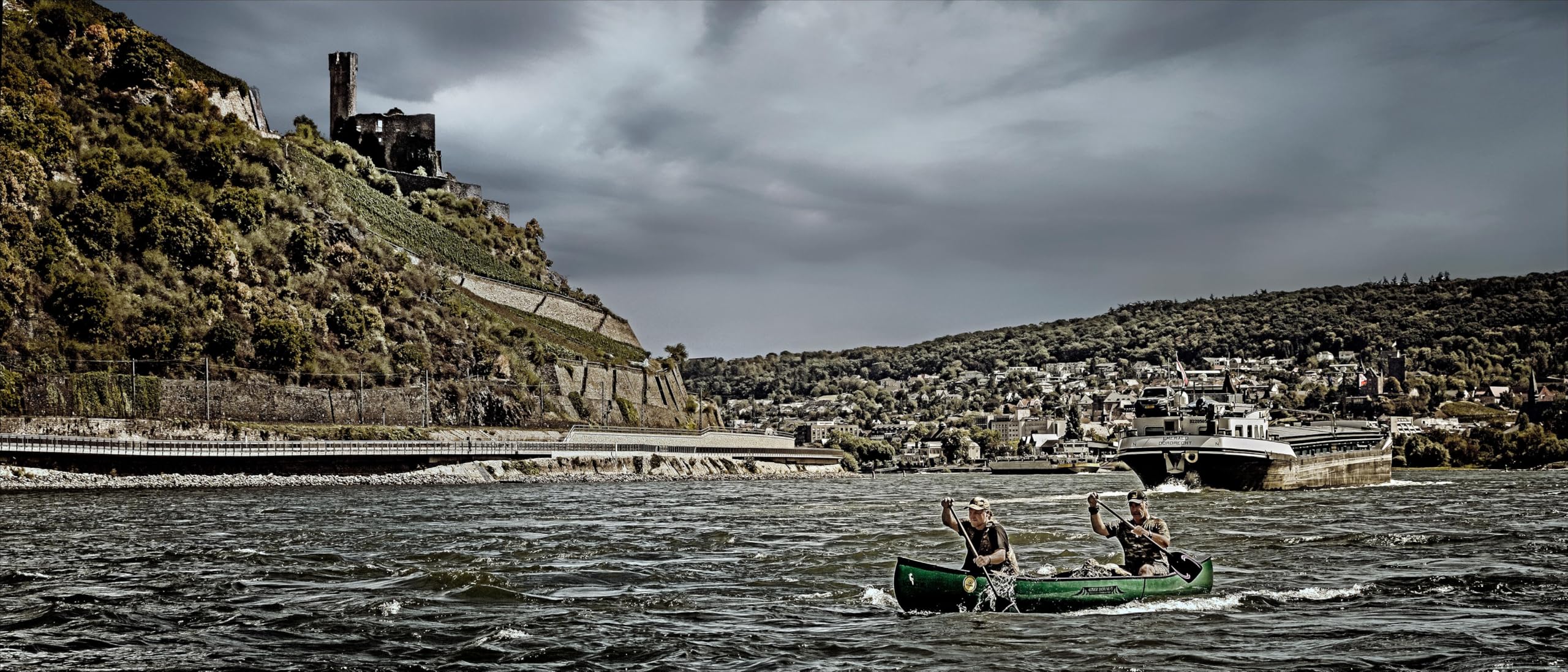 Deutschland Bildband – Der Rhein: Tiefe Wasser sind nicht still. Till Lindemann & Joey Kelly fahren im Kanu auf Deutschlands mythischem Fluss. Geschenkbuch für alle Rammstein & Joey Kelly Fans
