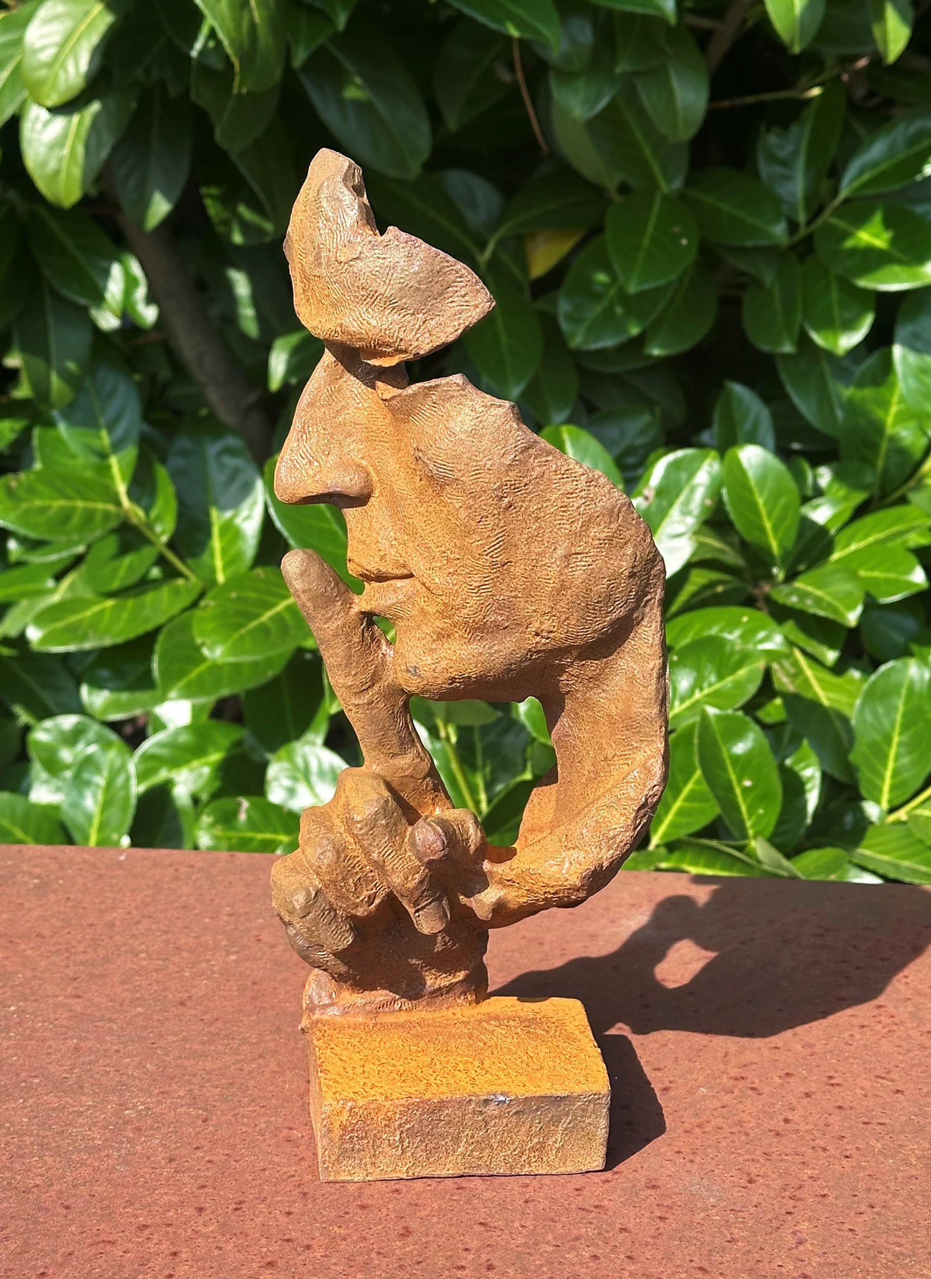 STEINFIGURENWELT GIEBEN Skulptur Gesicht Speak No Evil 30cm Nichts Sagen Gusseisen Figur Deko Vintage Eisenguss mit Rostpatina Gartenfigur Gartenskulptur Kopf Edelrost Wetterfest