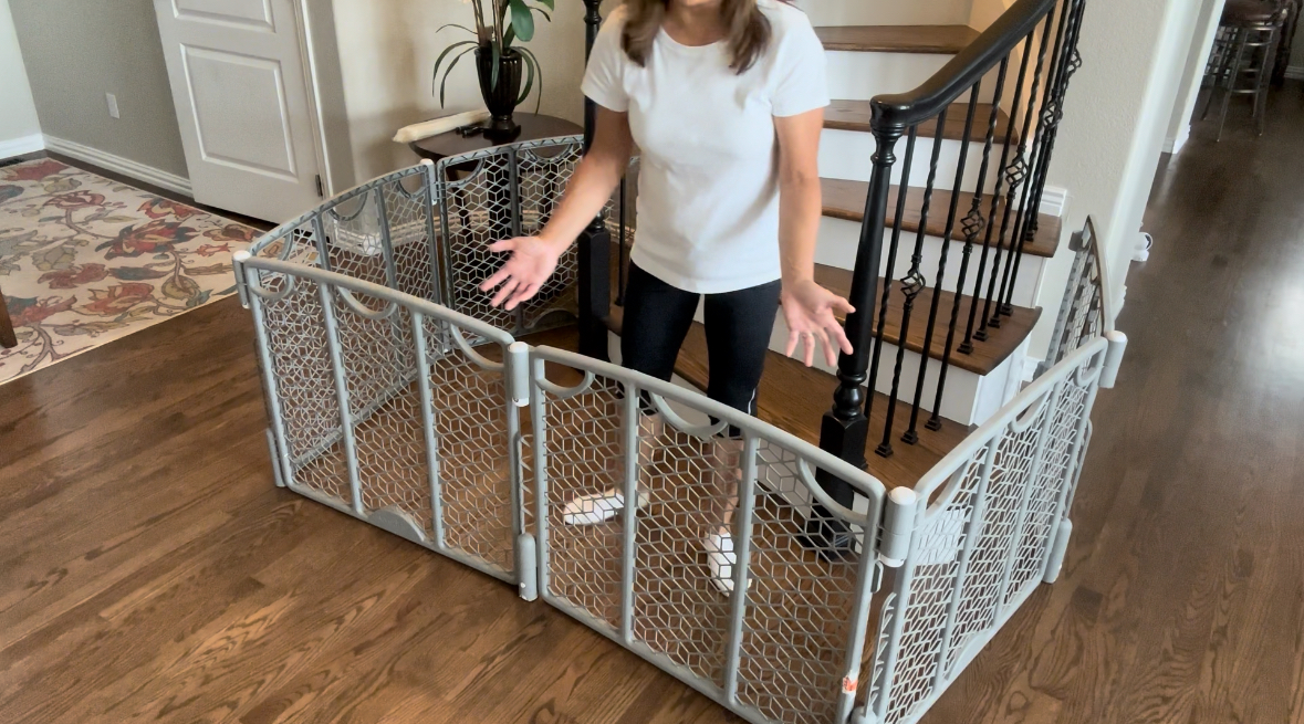 Watch See different ways to use this gate! Evenflo 6 panel gate on Amazon Live