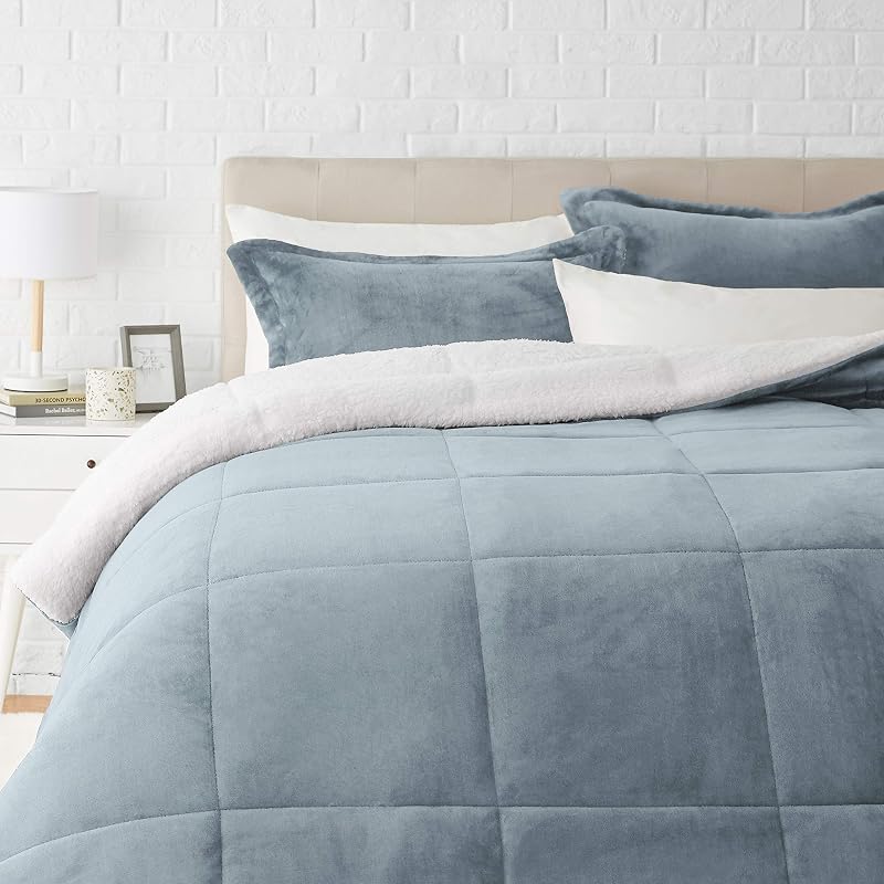 Amazon Basics Juego de cama de 3 piezas de microvisón Sherpa, edredón alternativo de plumón ultrasuave, cálido para todas las estaciones, King, azul Tide Pool
