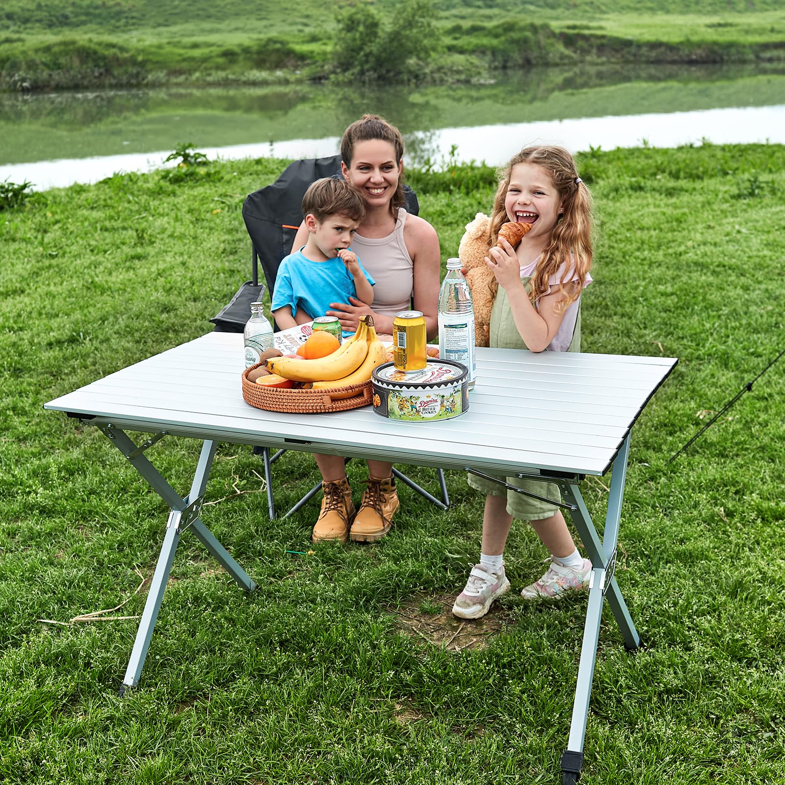 EVER ADVANCED Mesa de Camping Plegable Aluminio 120X70CM Mesa Plegable 100KG Cargable Tablero Enrollable para 4-6 Personas, Mesas de Picnic con Bolsa de Transporte para Camping Picnic Jardín Balcón