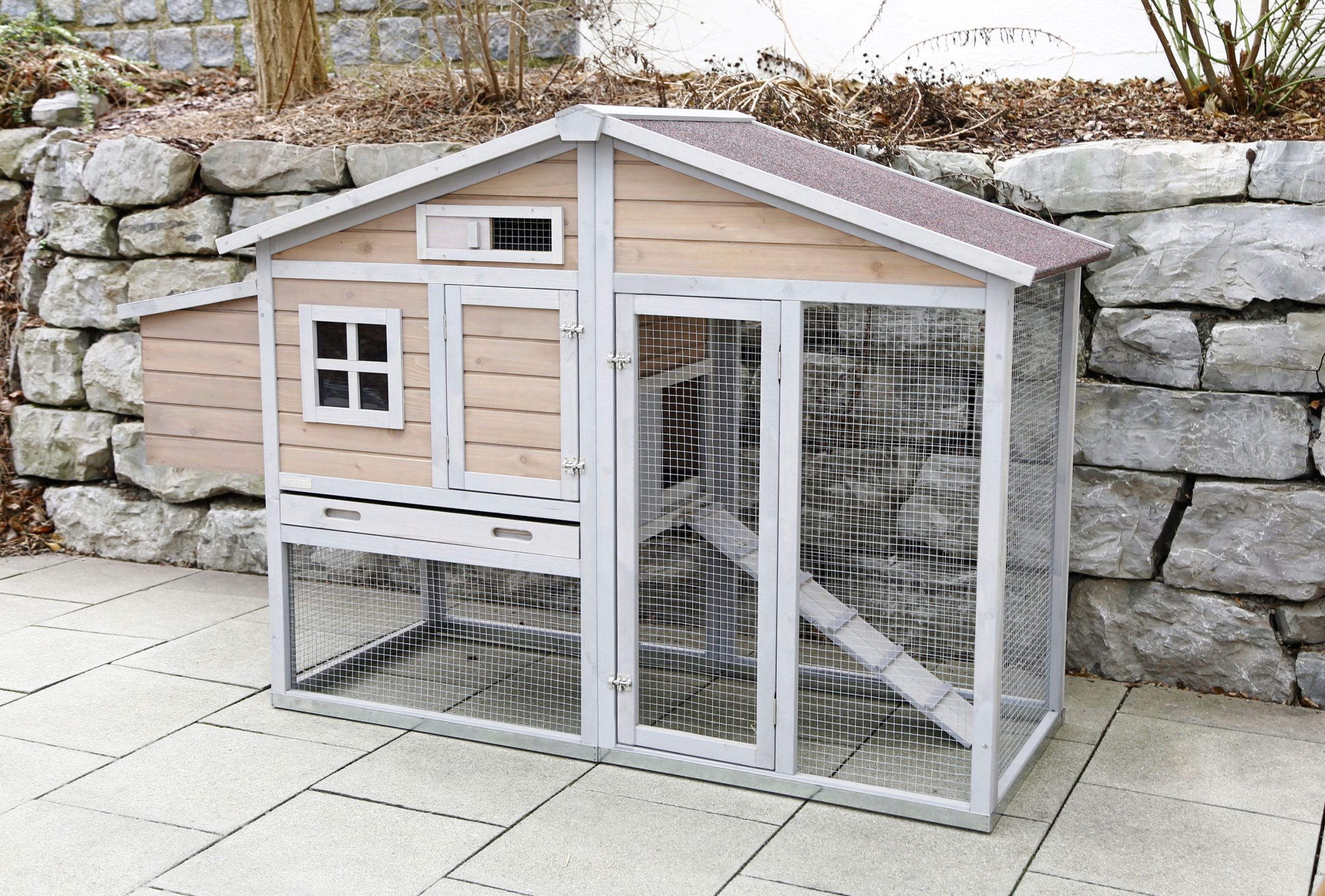 Kerbl Hobbyfarming Hühnerstall Bonny, 181 x 65 x 118 cm, 2 x Sitzstangen, 2 x Legenster, integrierter Auslauf
