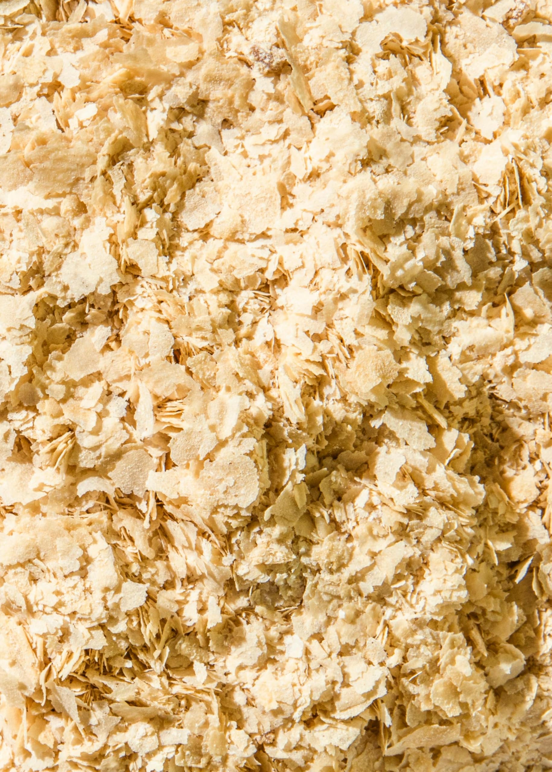 KoRo - Lievito alimentare in scaglie 500 g - fiocchi di lievito nutrizionale di melassa grattugiato, ricco di vitamina b12, ideale come formaggio vegano