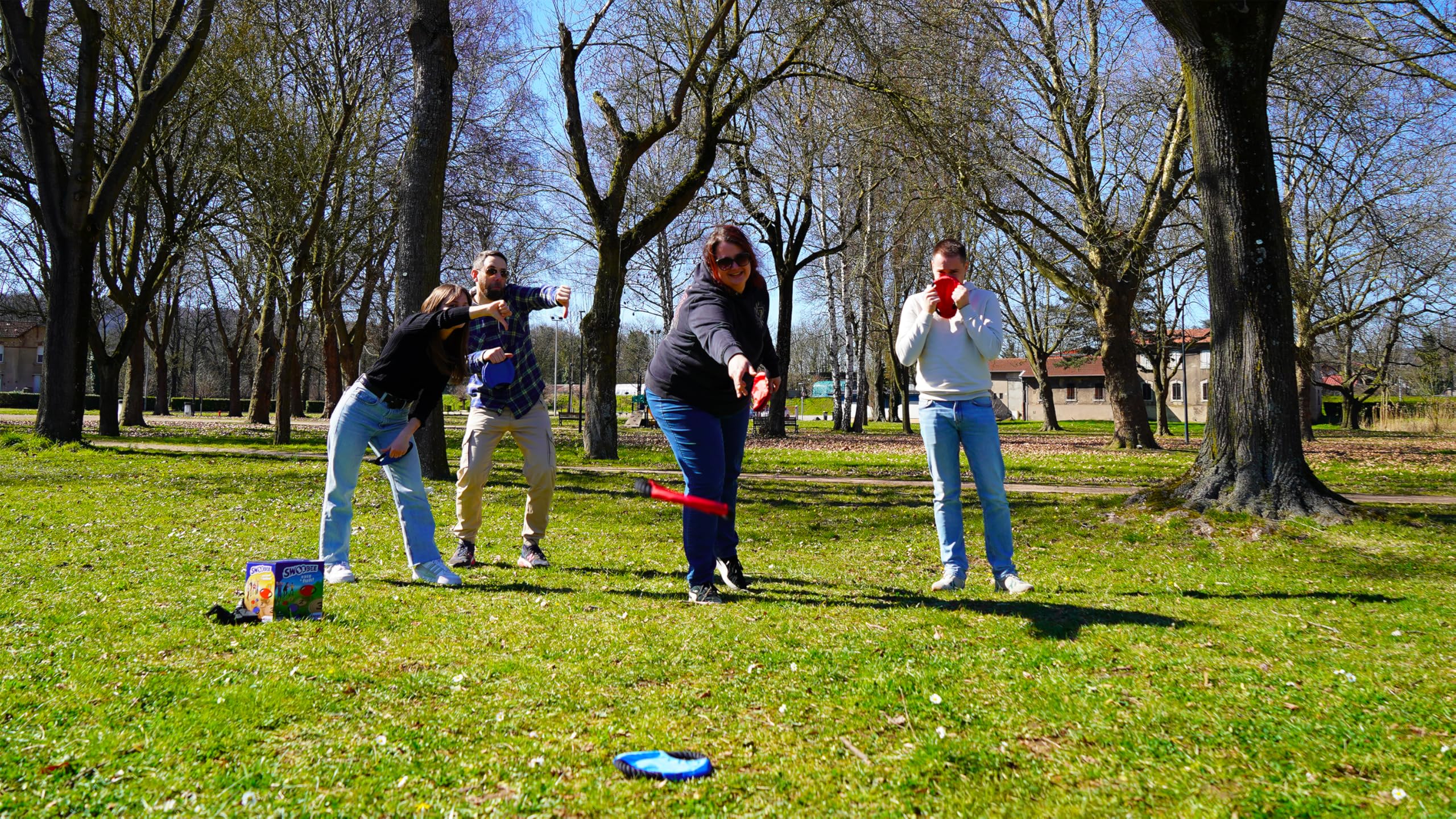 Bandjo - Swoobee - Jeu d'Ambiance - Jeu d'Adresse - en Extérieur et Intérieur - Facile et Léger à Transporter - Idéal pour s'Amuser Entre Amis ou en Famille - De 2 à 8 Joueurs - A Partir de 6 Ans.