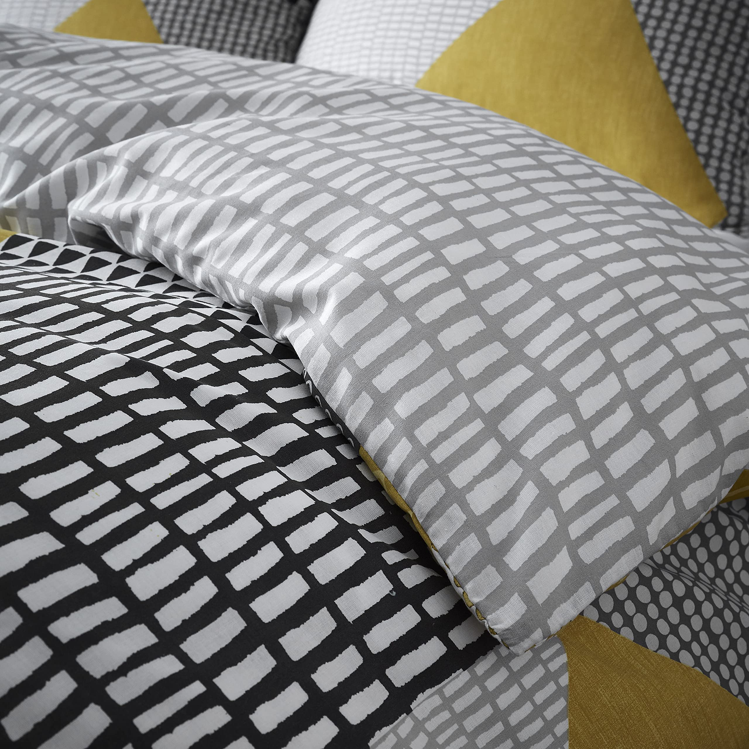Catherine Lansfield Larsson Geo Ochre Duvet Cover + Pillowcase for 150 cm Bed - 240 x 220 + 2 (50 x 85), Lemon Tree, 240 x 220 cm - Image 3
