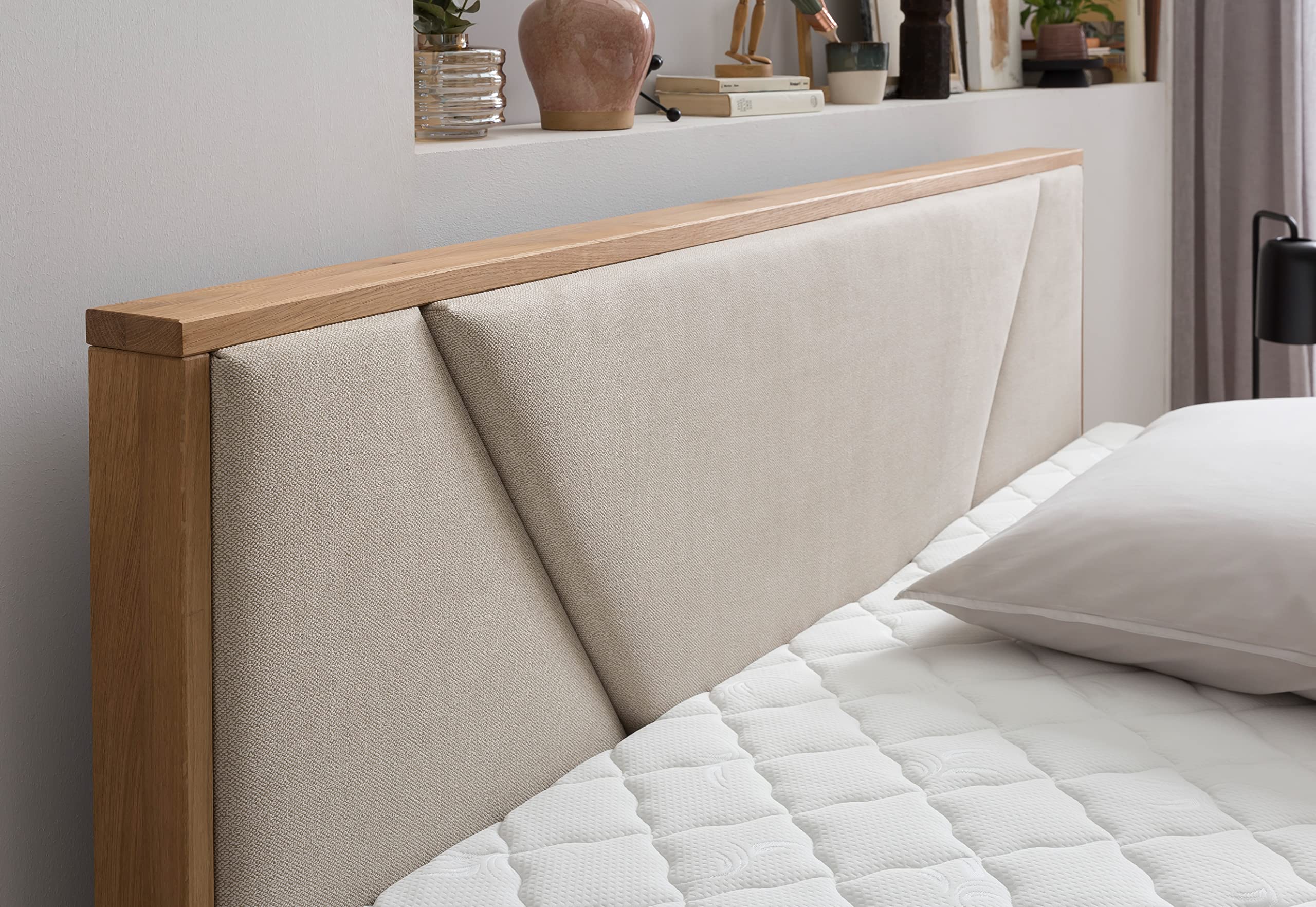 Belanoti Riviera Boxspringbett 180x200 Eiche 7-Zonen Taschenfederkern Matratze inkl Visco Topper Bett 180x200 in der Farbe Beige H2/H3 Polsterbett Hotelbett mit Massivholz Eiche Massivholzbett