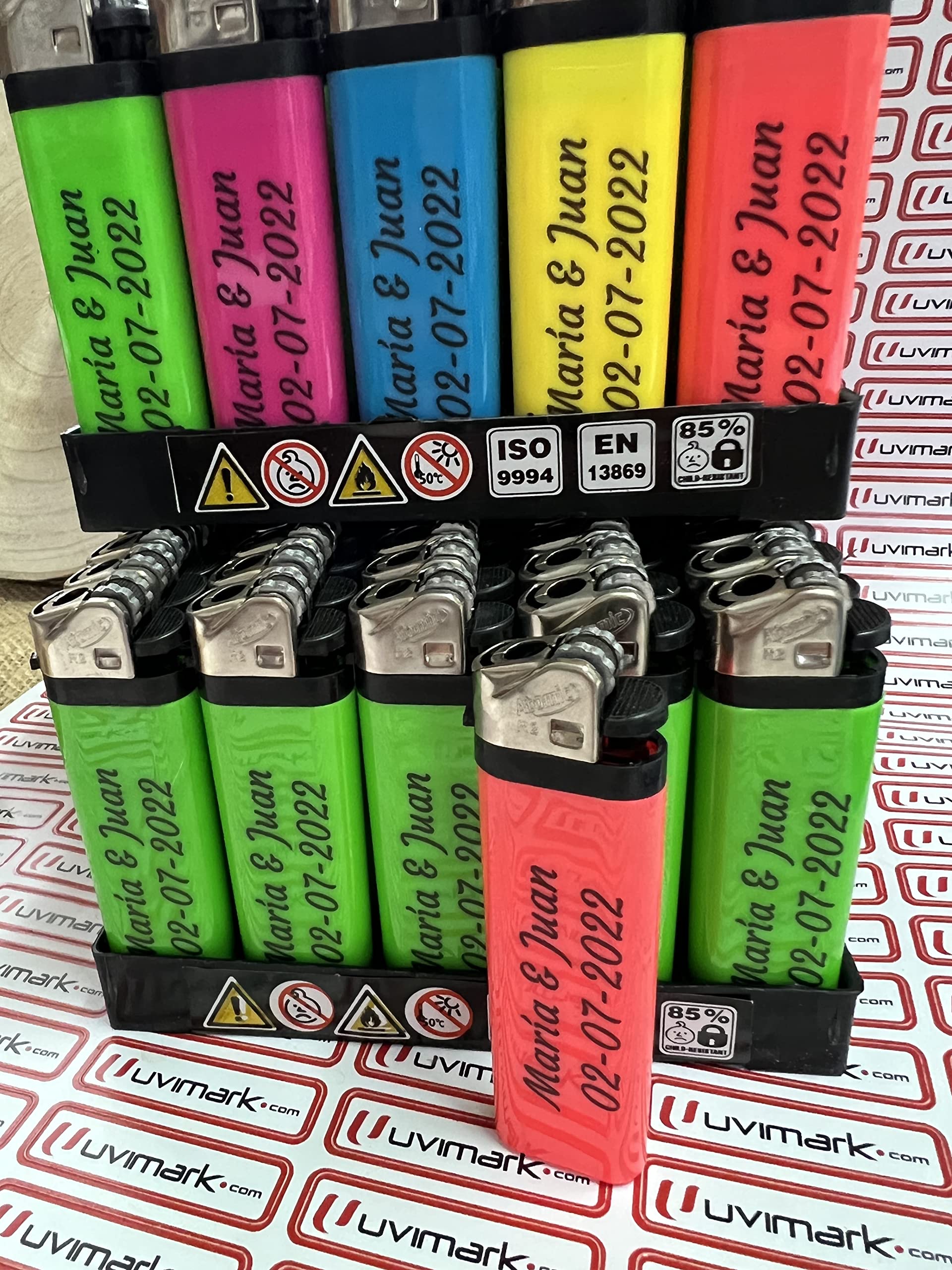 Uvimark - Artículos publicitarios - Merchandising - 50 Encendedores y 50 Bolígrafos Personalizados - Regalos de Empresa - Detalles de Boda - Mecheros Personalizados