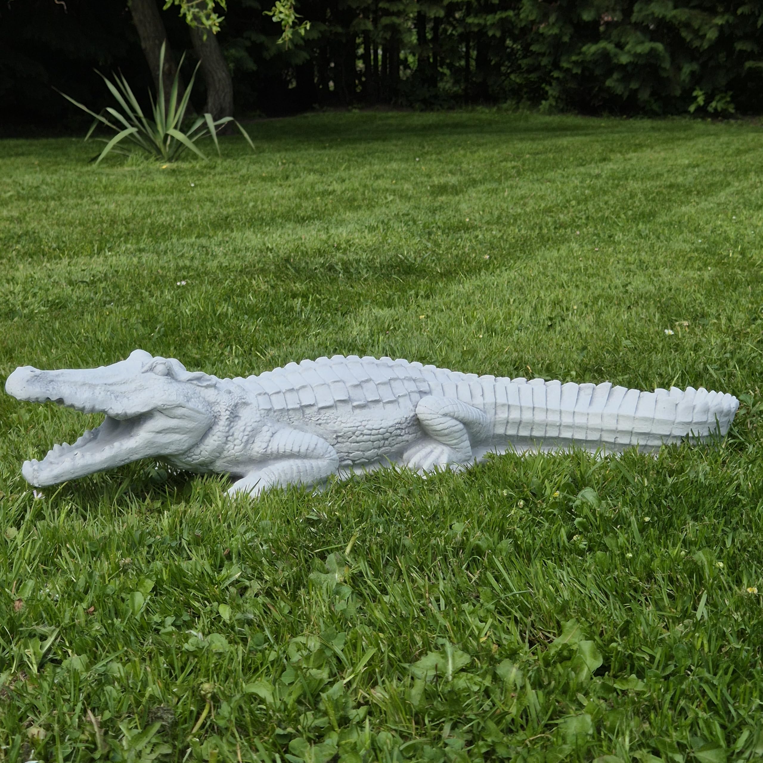 FABRIQ Crocodile 68 cm – 10 kg – Statue en pierre artificielle grise – Décoration de jardin résistante au gel – Statue animalière massive