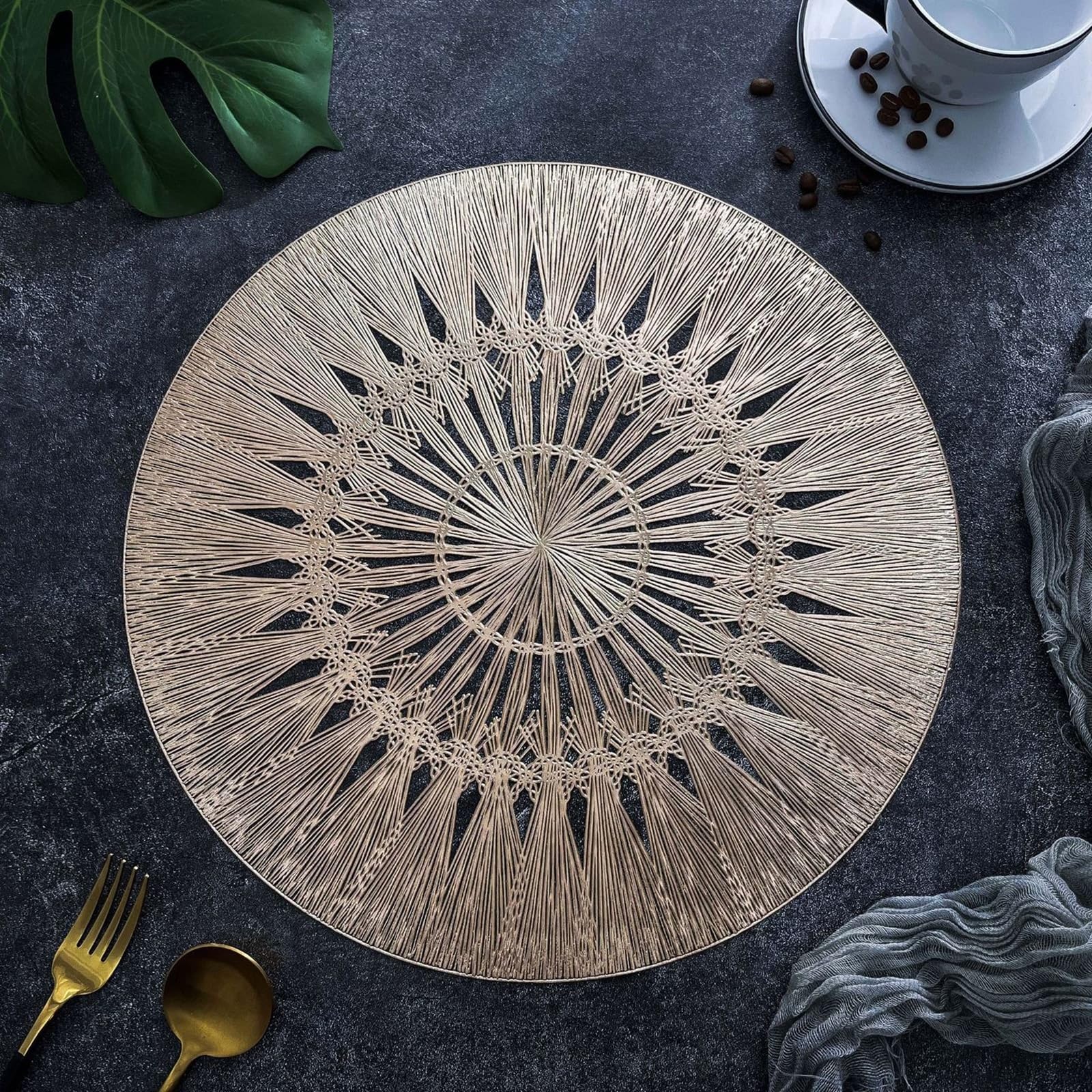 Set de Table PVC Feuilles Lavable, Lot de 4 Set de Table Lavable Doré Decoratif 38cm