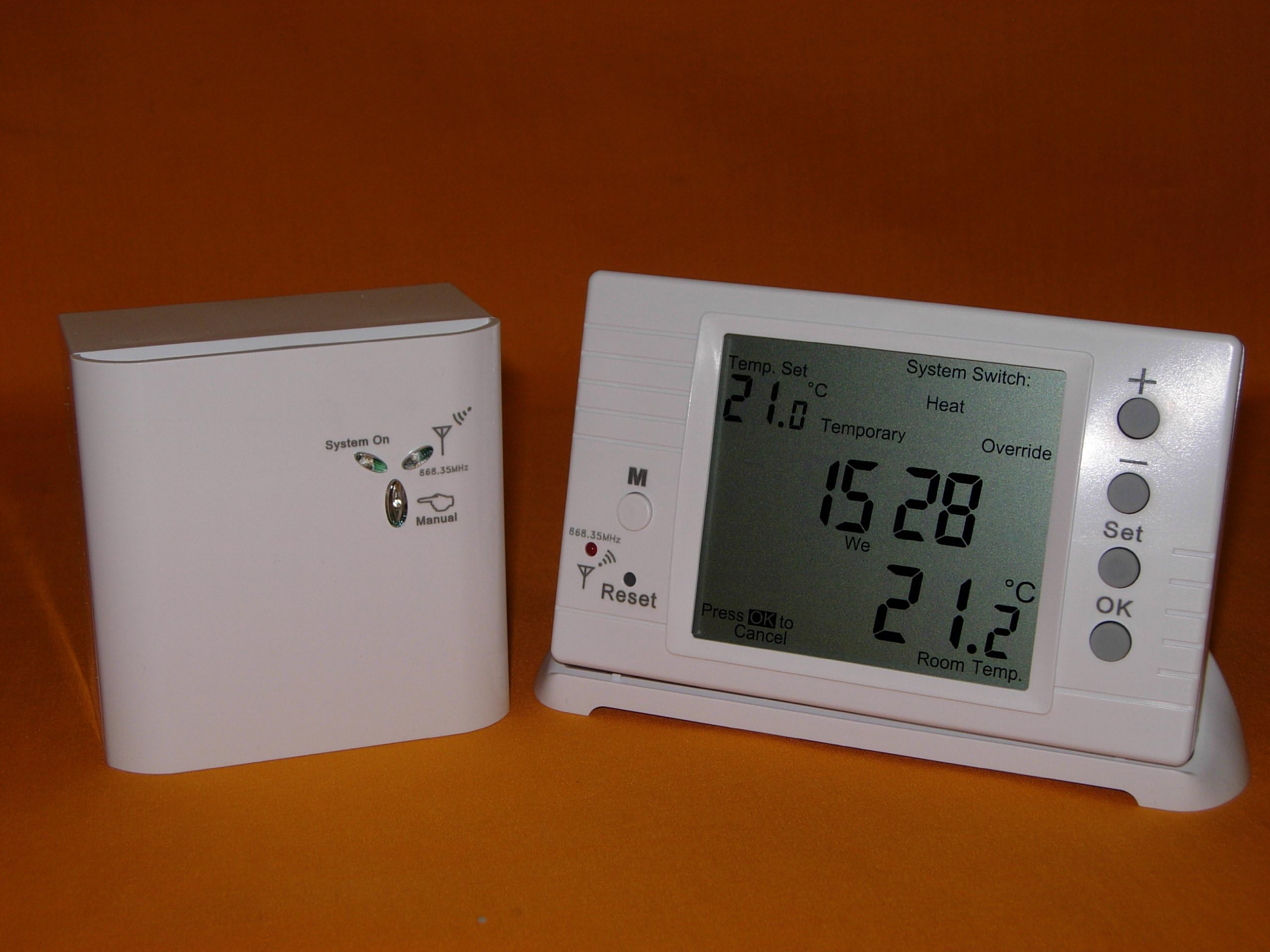 *NEW* DIGITAL LARGE SCREEN PROGRAMMABLE WIRELESS RF868MHz ROOM THERMOSTAT